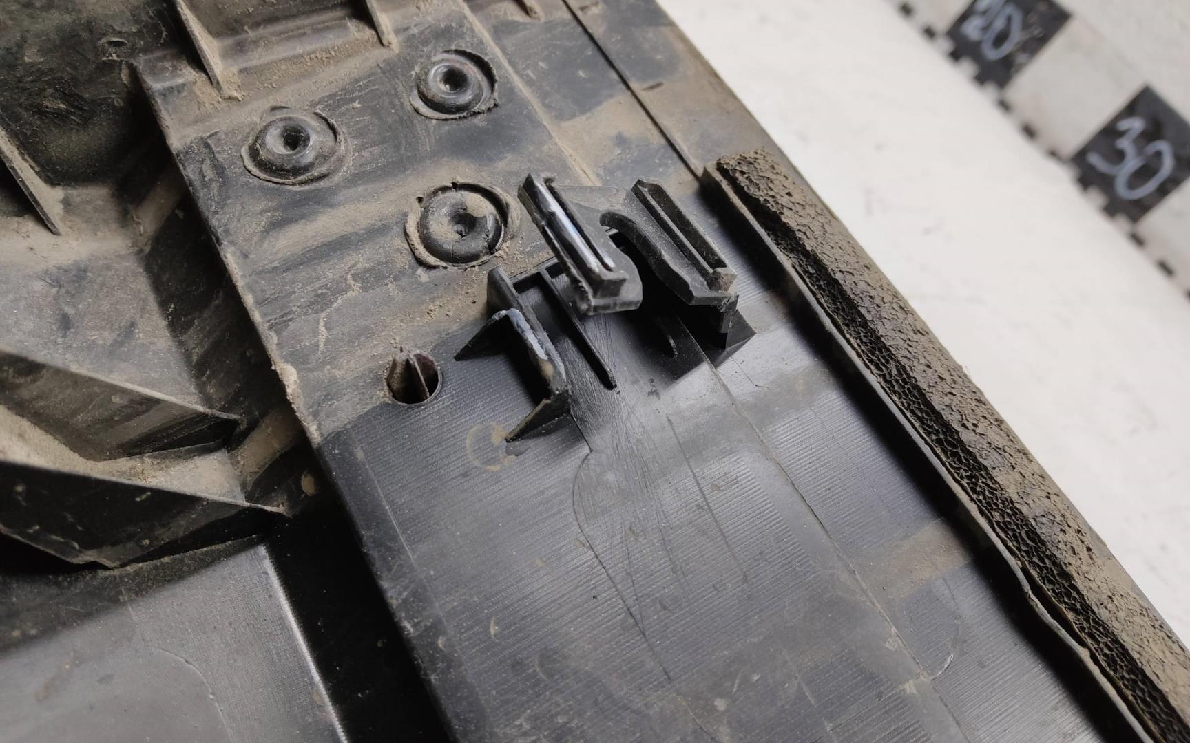 Накладка двери передней левой