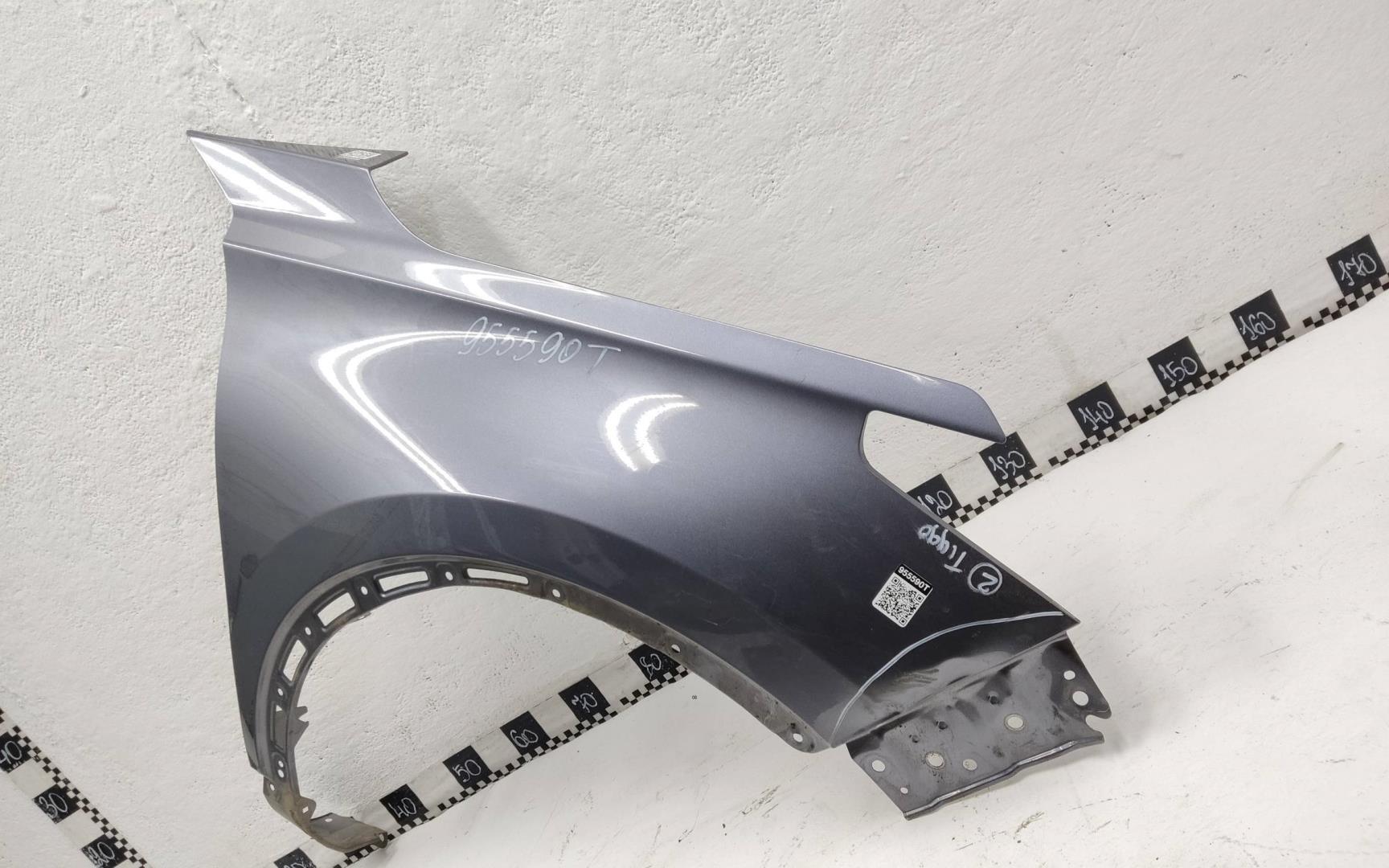 Крыло переднее правое