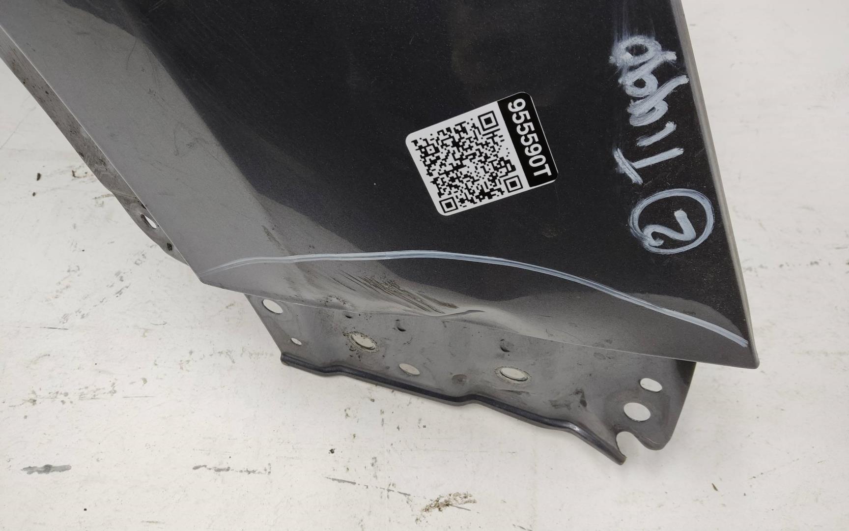 Крыло переднее правое