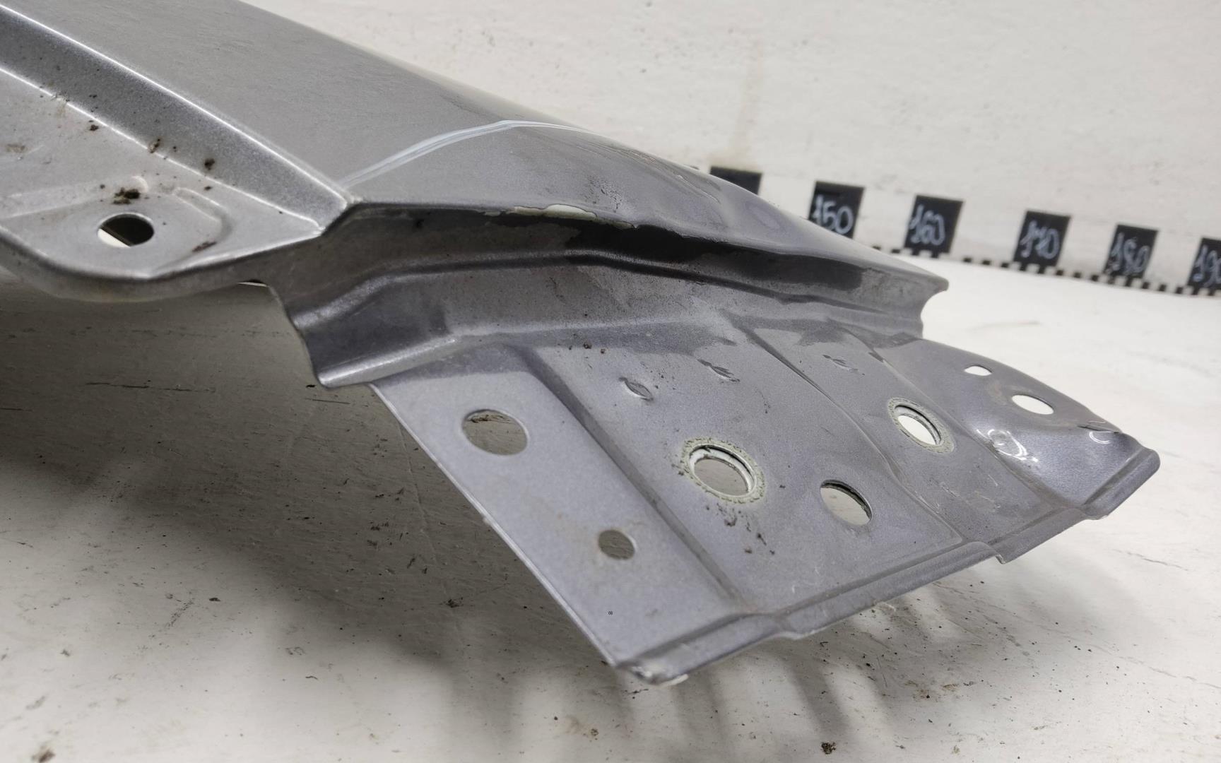 Крыло переднее правое