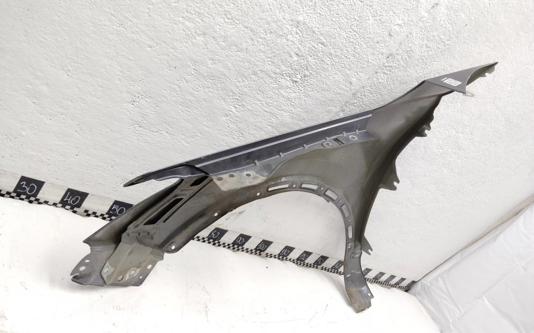 Крыло переднее правое