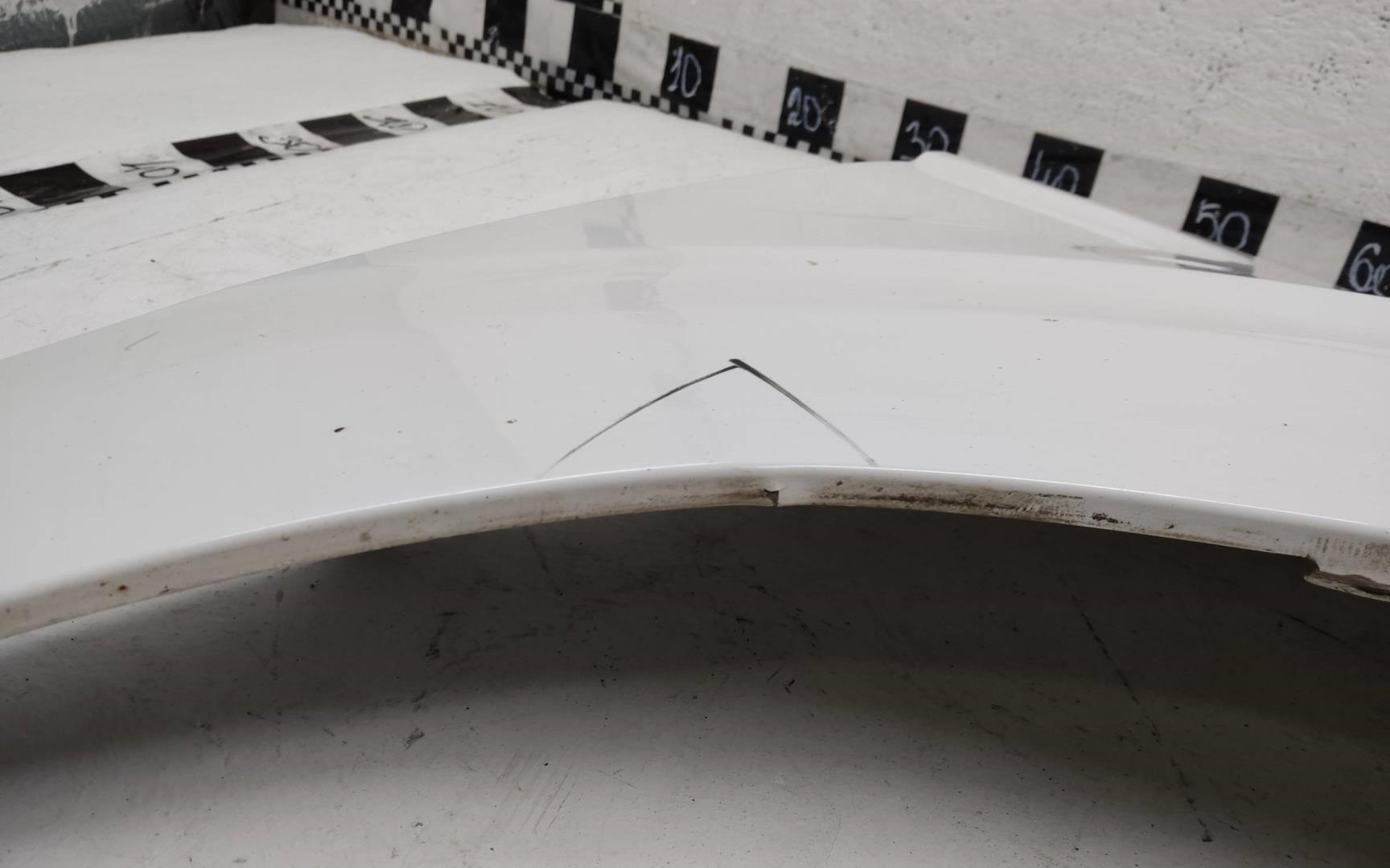 Крыло переднее правое