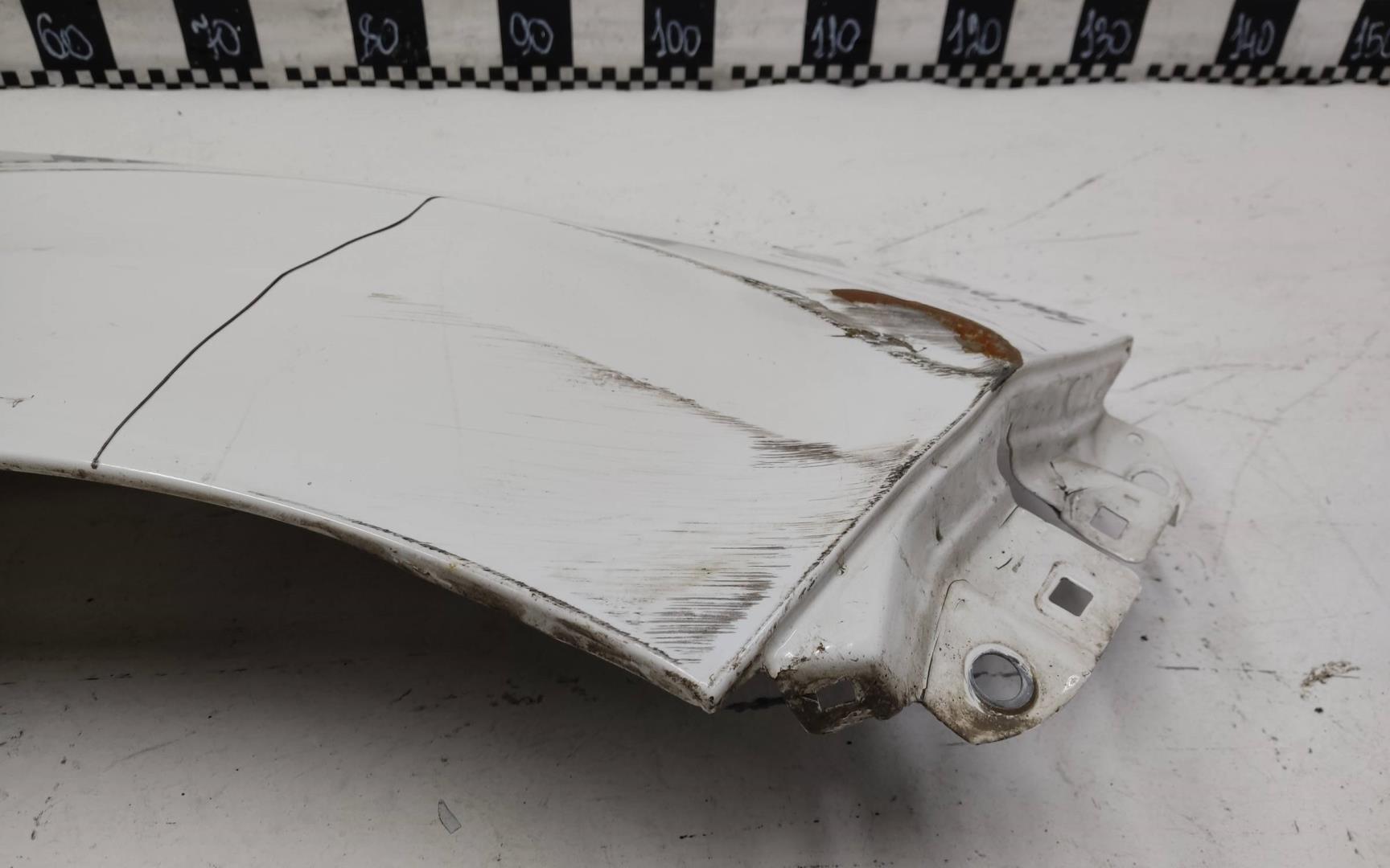 Крыло переднее правое