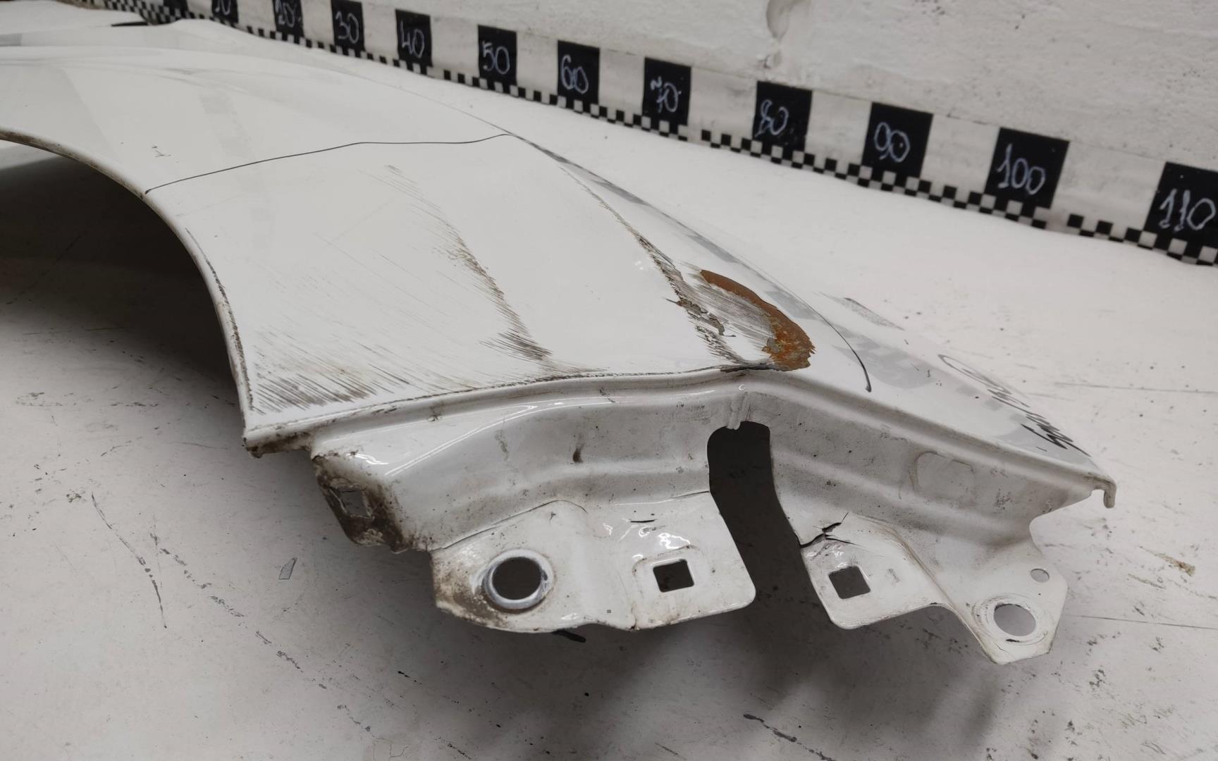 Крыло переднее правое