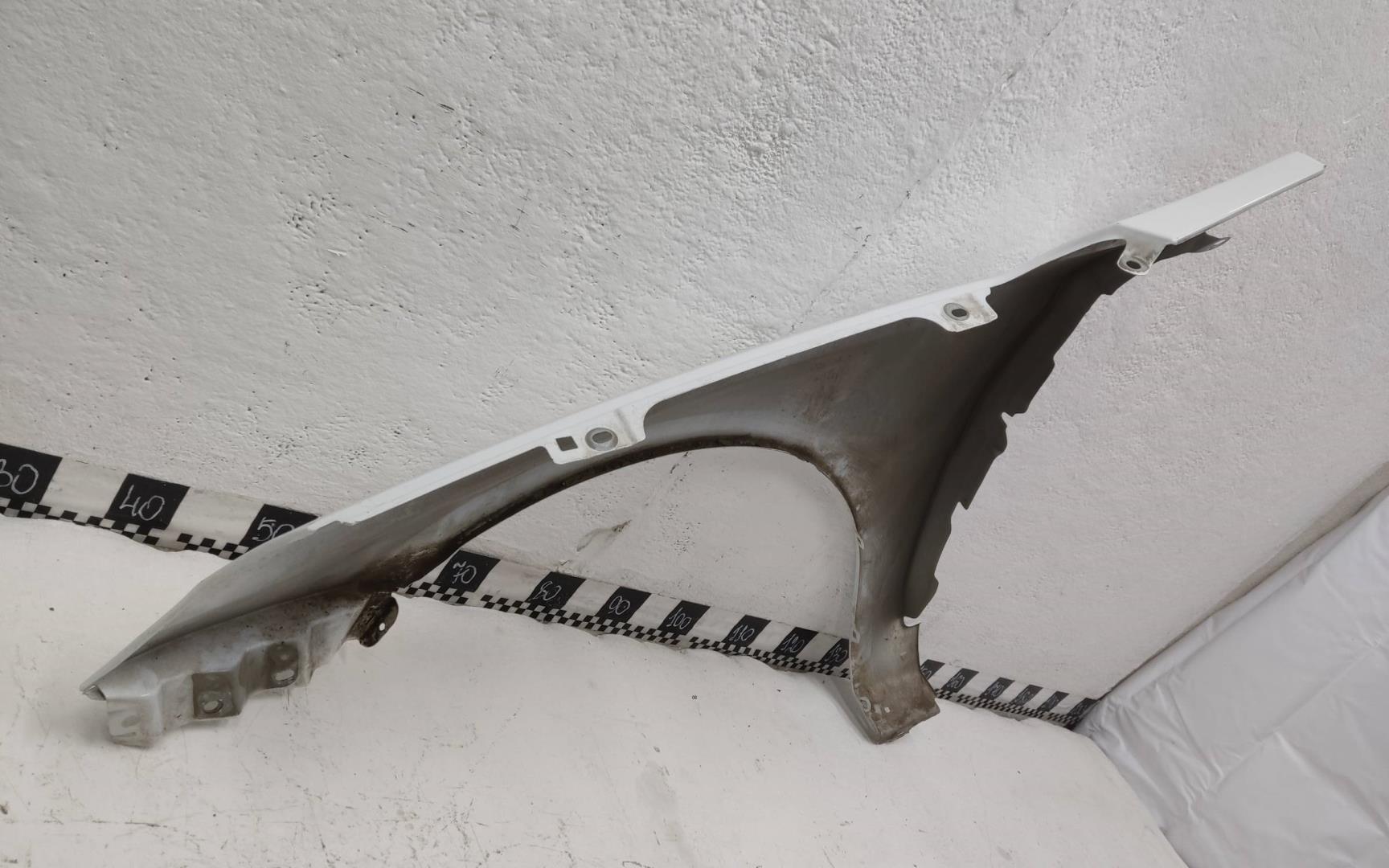 Крыло переднее правое