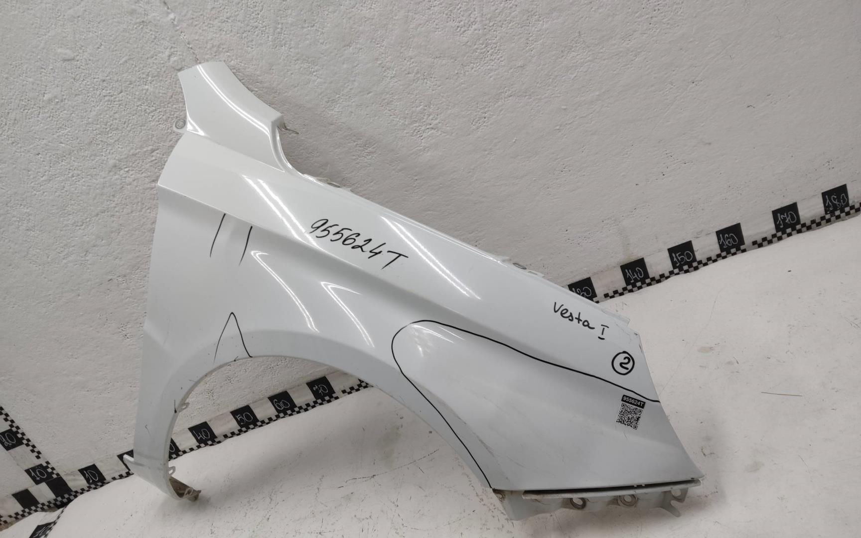 Крыло переднее правое