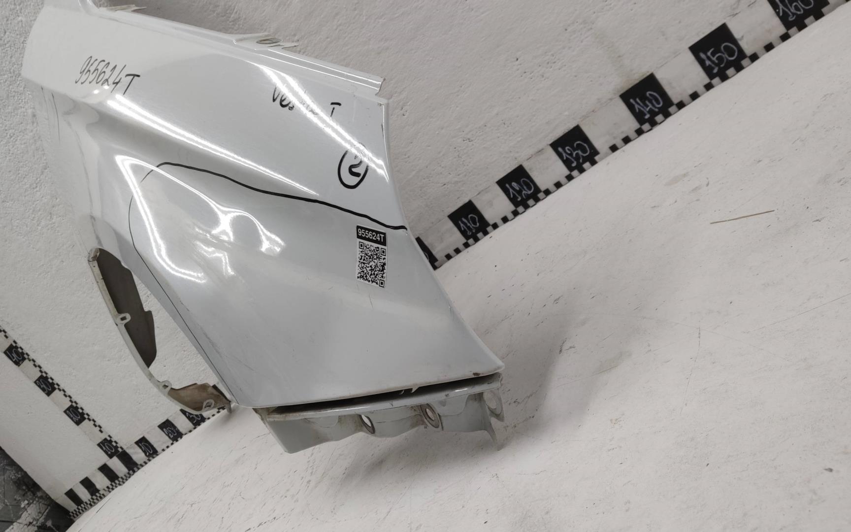 Крыло переднее правое