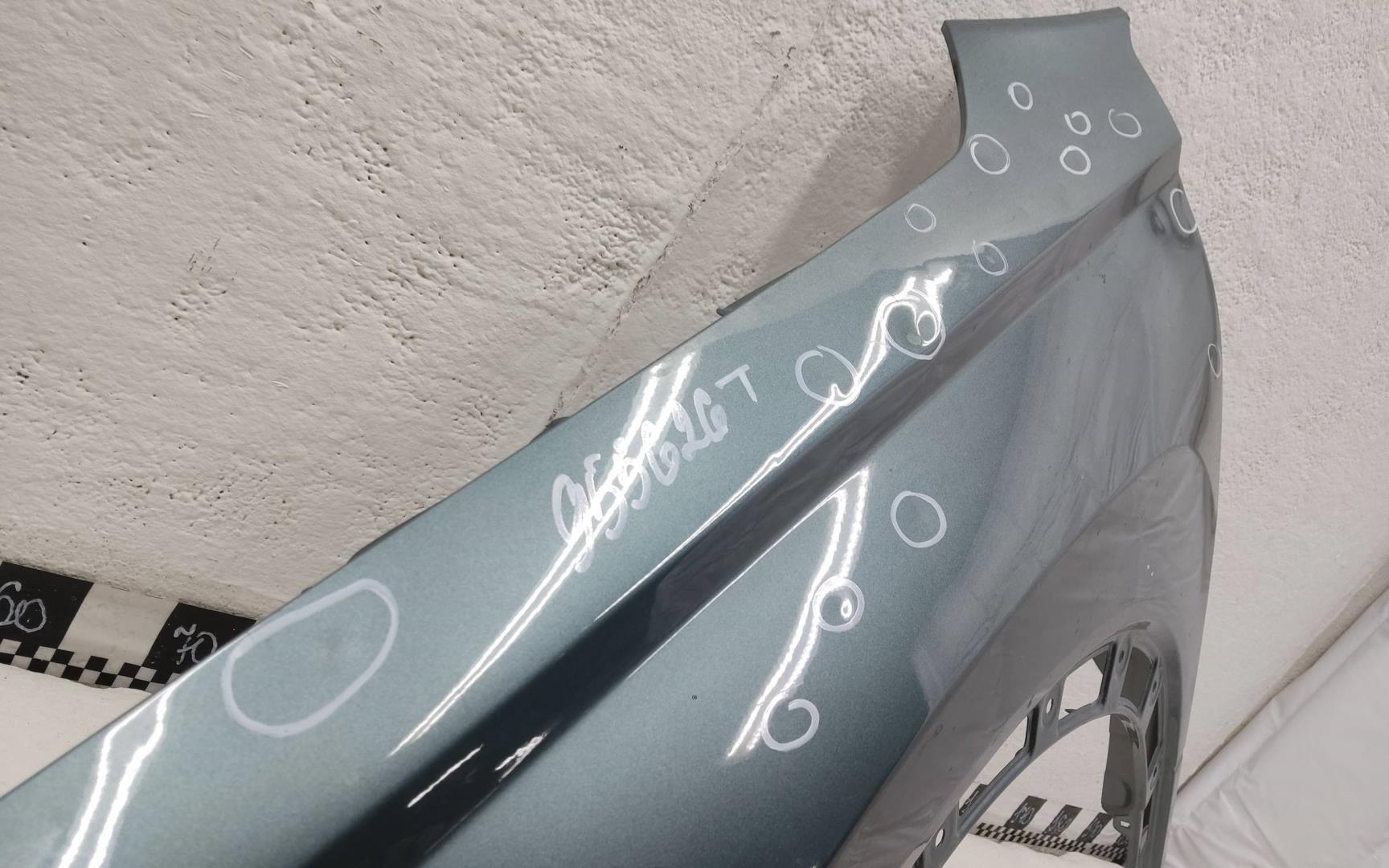 Крыло переднее левое