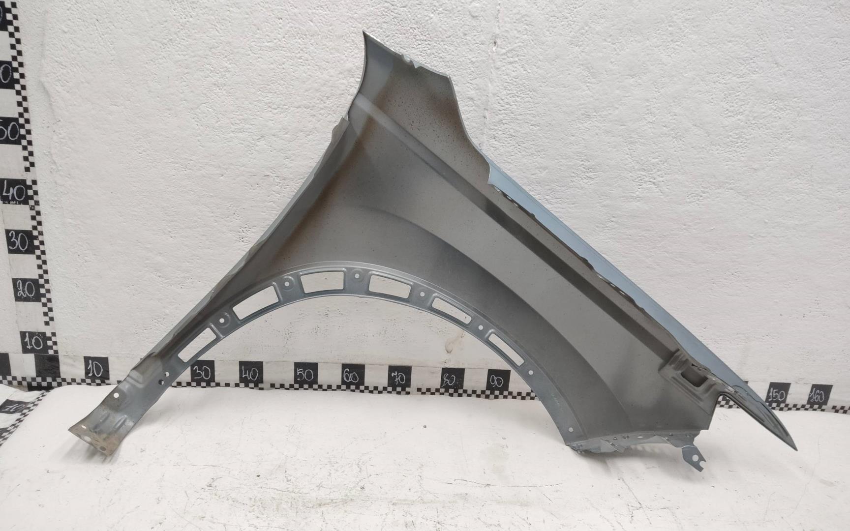 Крыло переднее левое