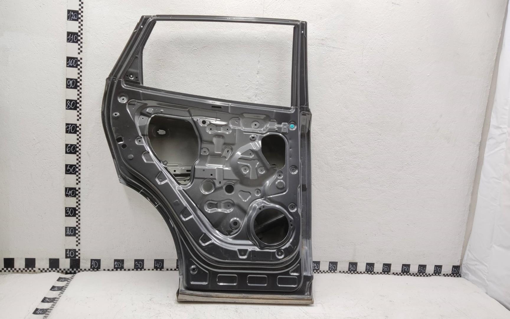 Дверь задняя левая