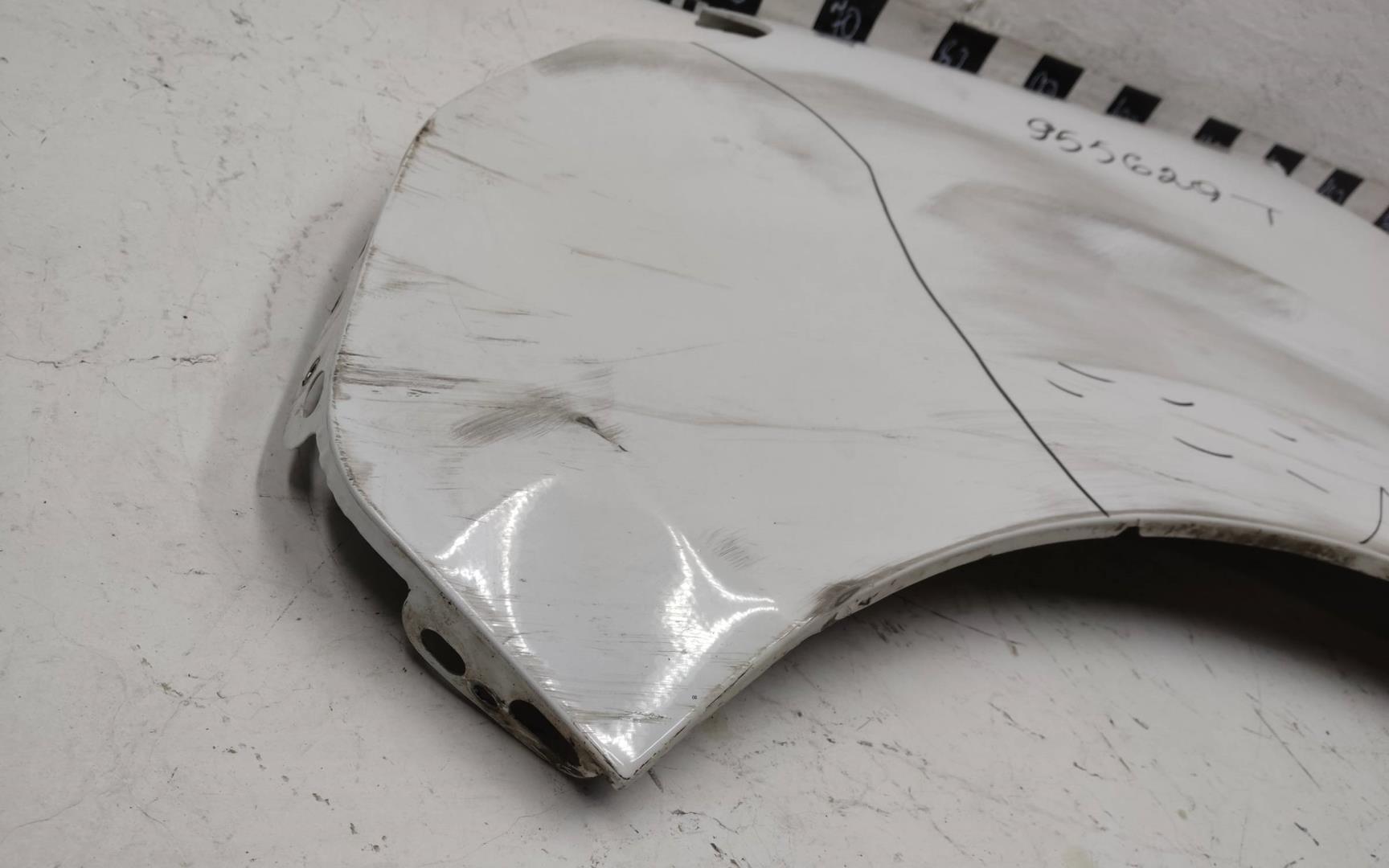 Крыло переднее левое