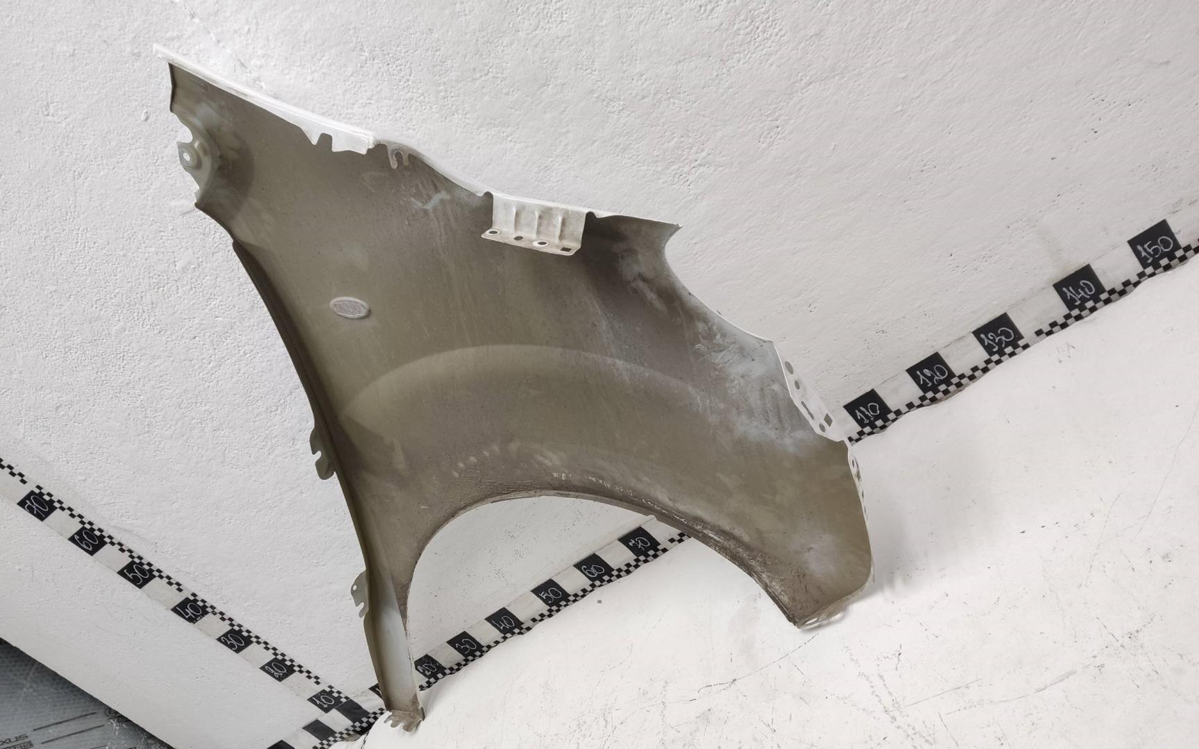 Крыло переднее левое