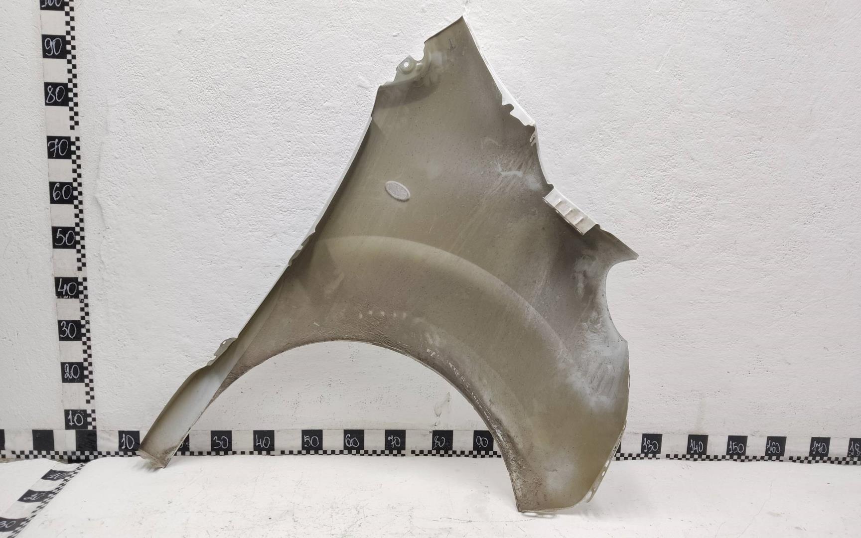 Крыло переднее левое