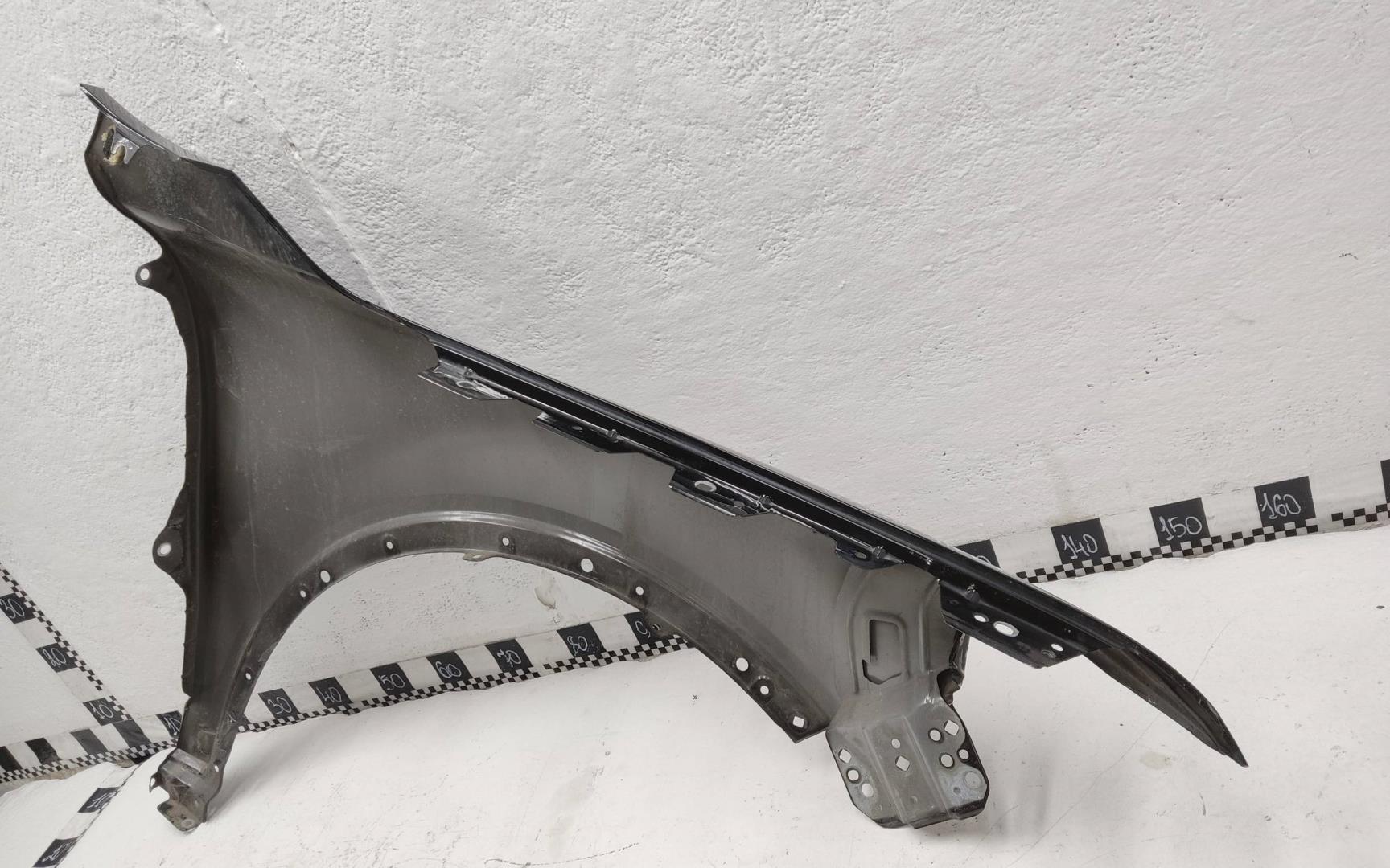 Крыло переднее левое