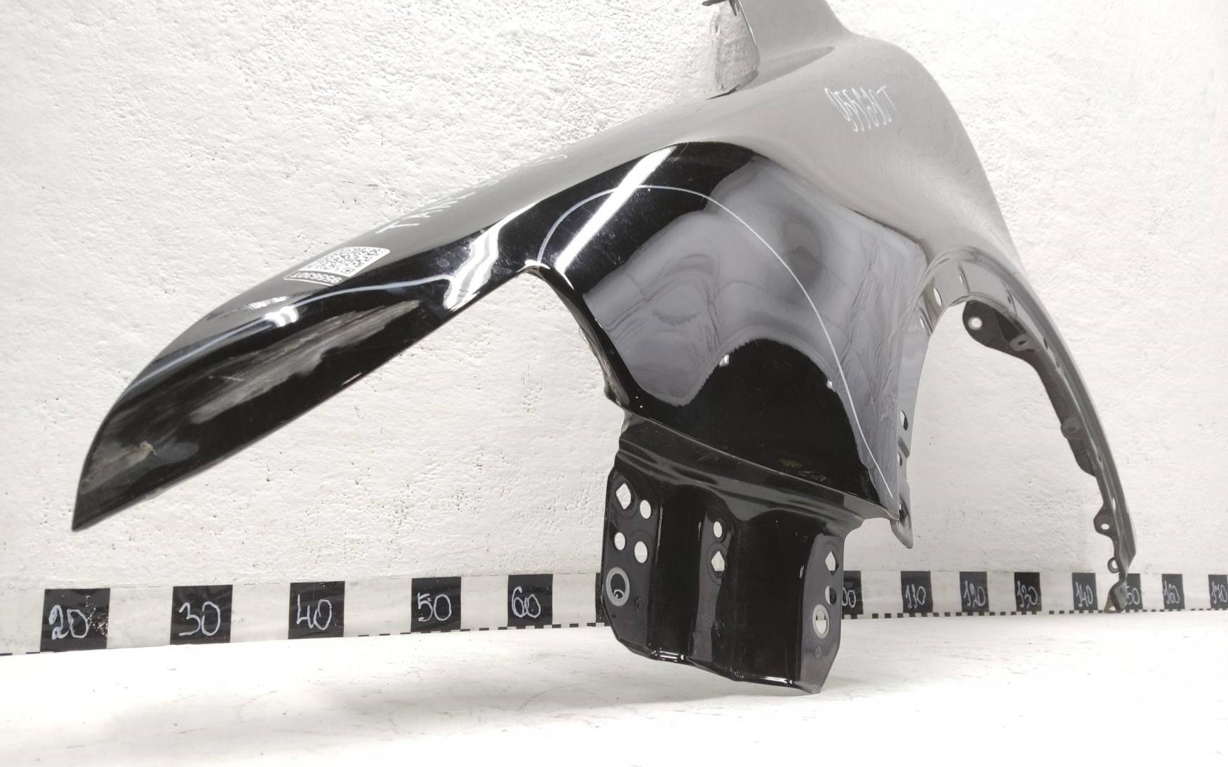 Крыло переднее левое