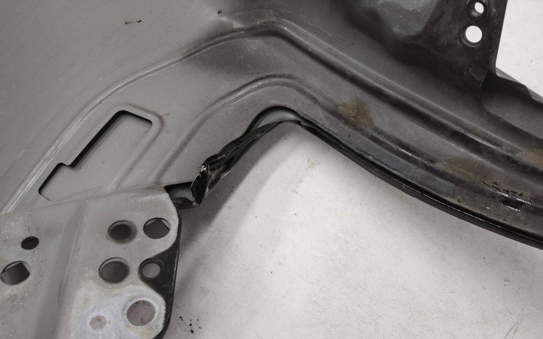 Крыло переднее левое