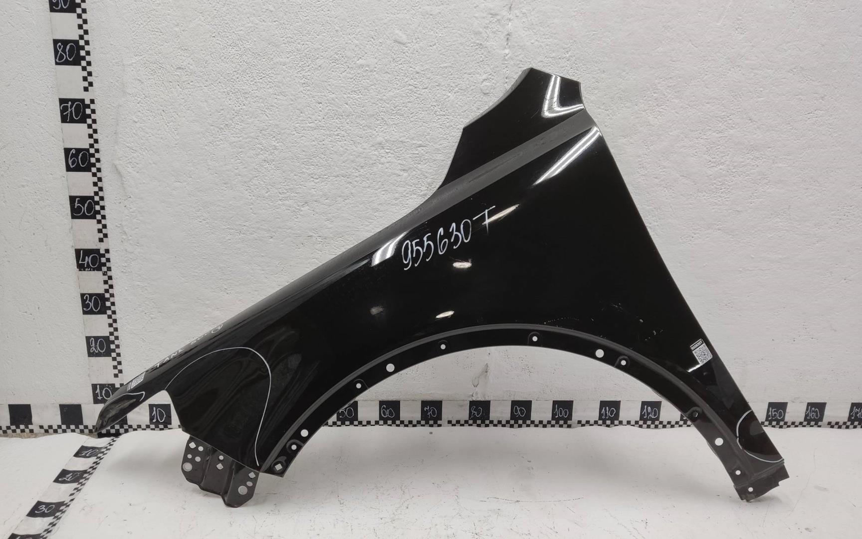 Крыло переднее левое