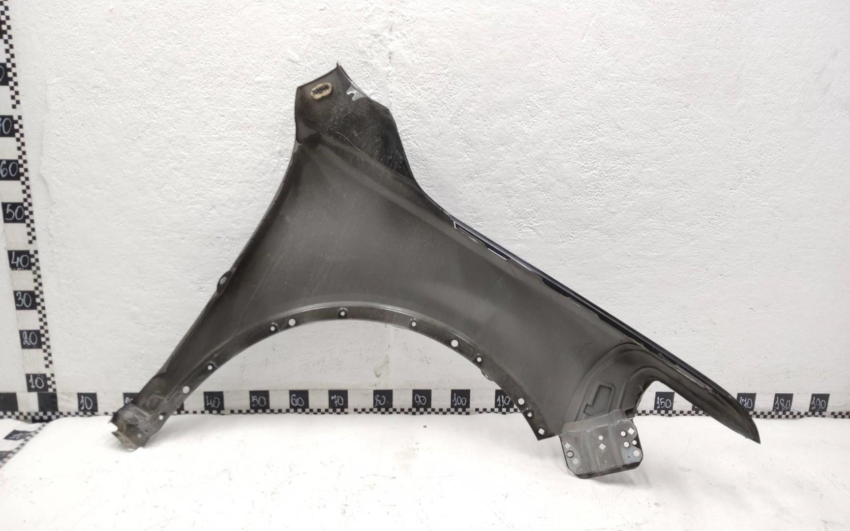 Крыло переднее левое