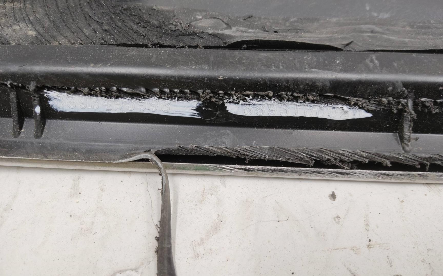 Стекло кузовное глухое левое