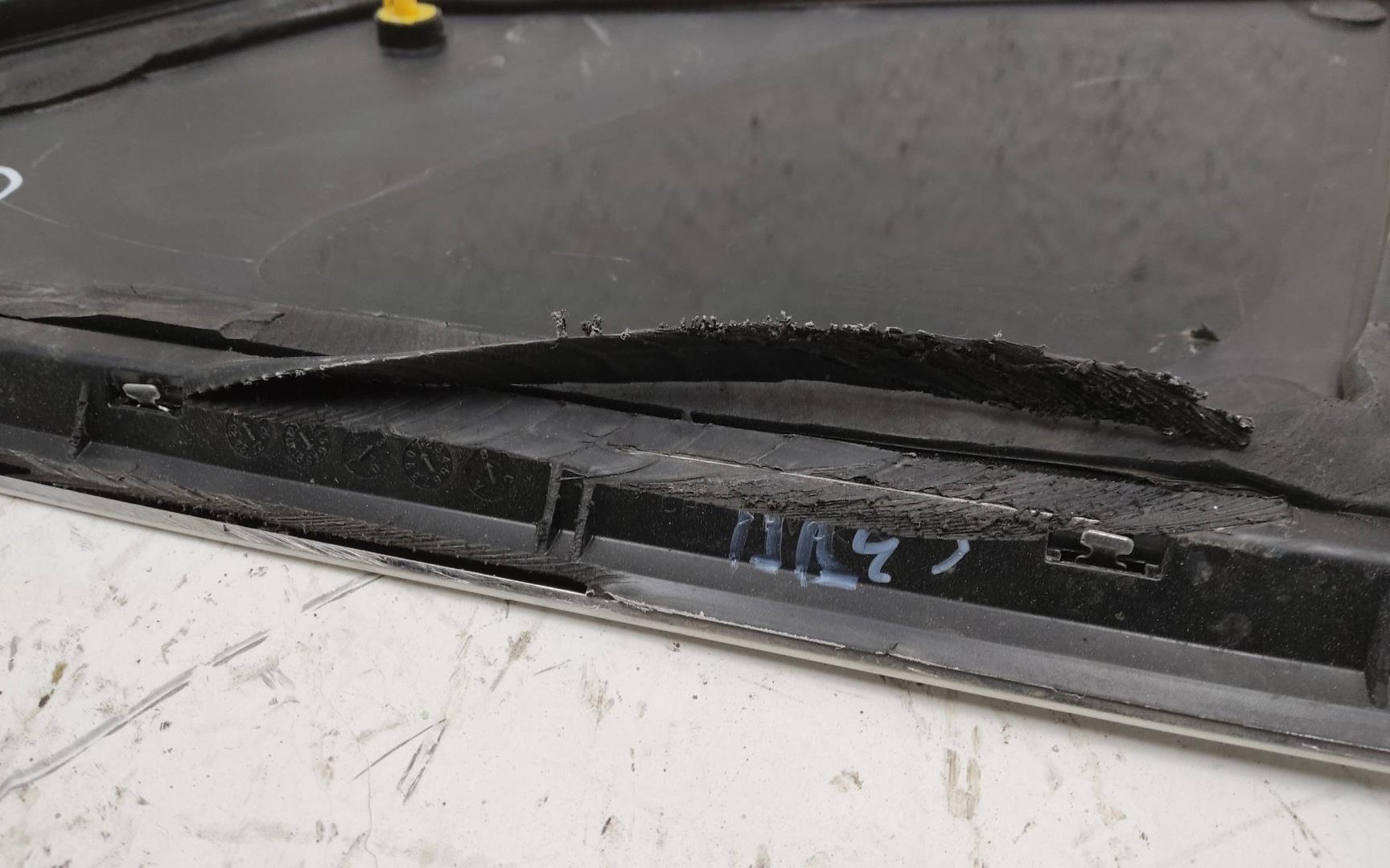 Стекло кузовное глухое левое