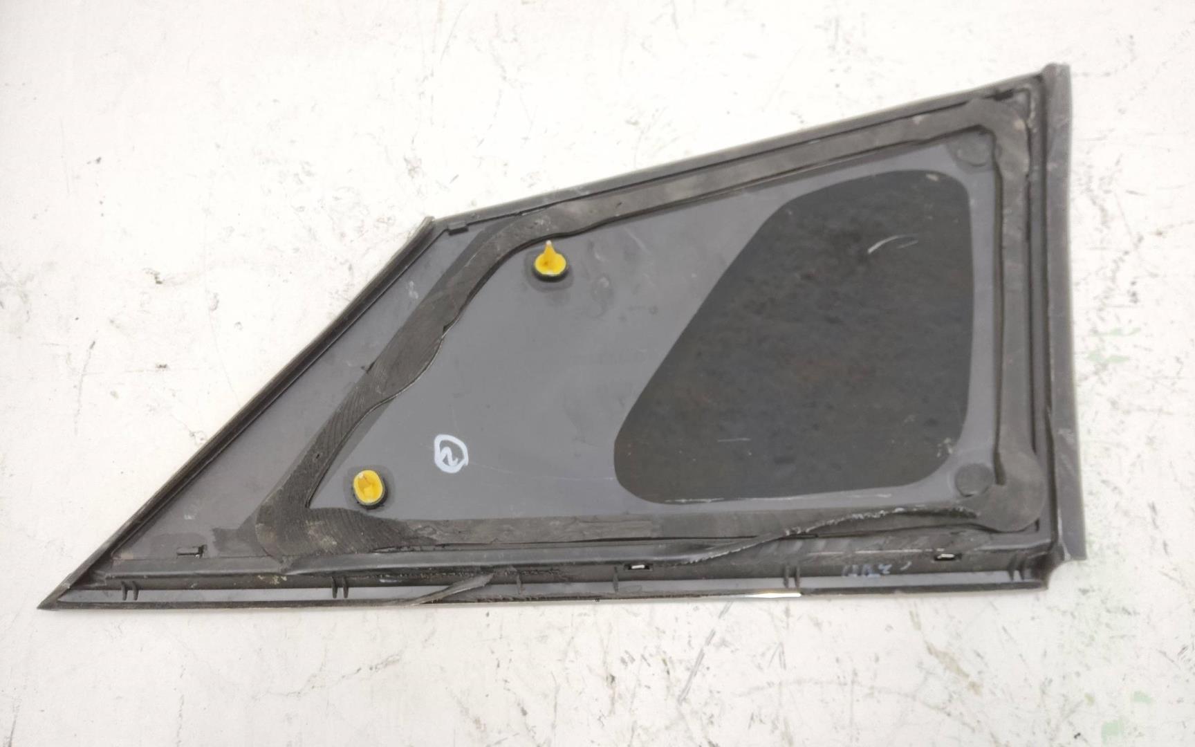 Стекло кузовное глухое левое