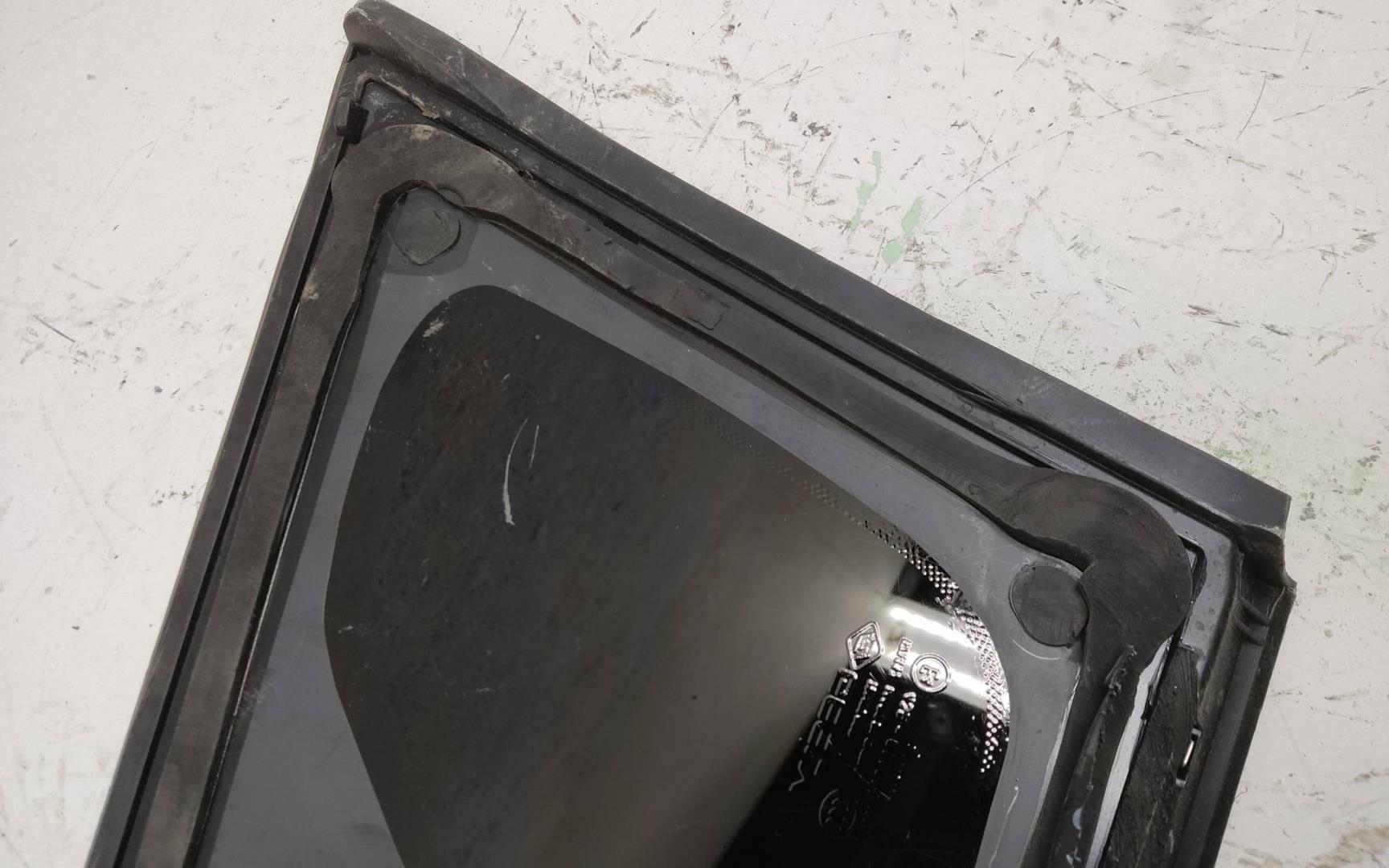 Стекло кузовное глухое левое