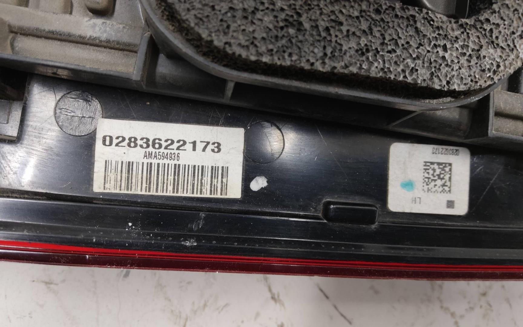 Фонарь задний наружный левый