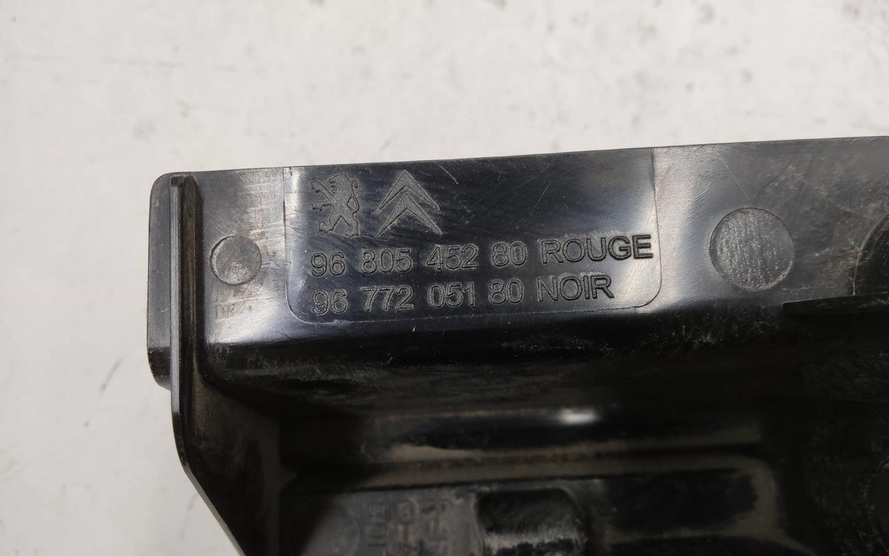 Фонарь задний наружный левый