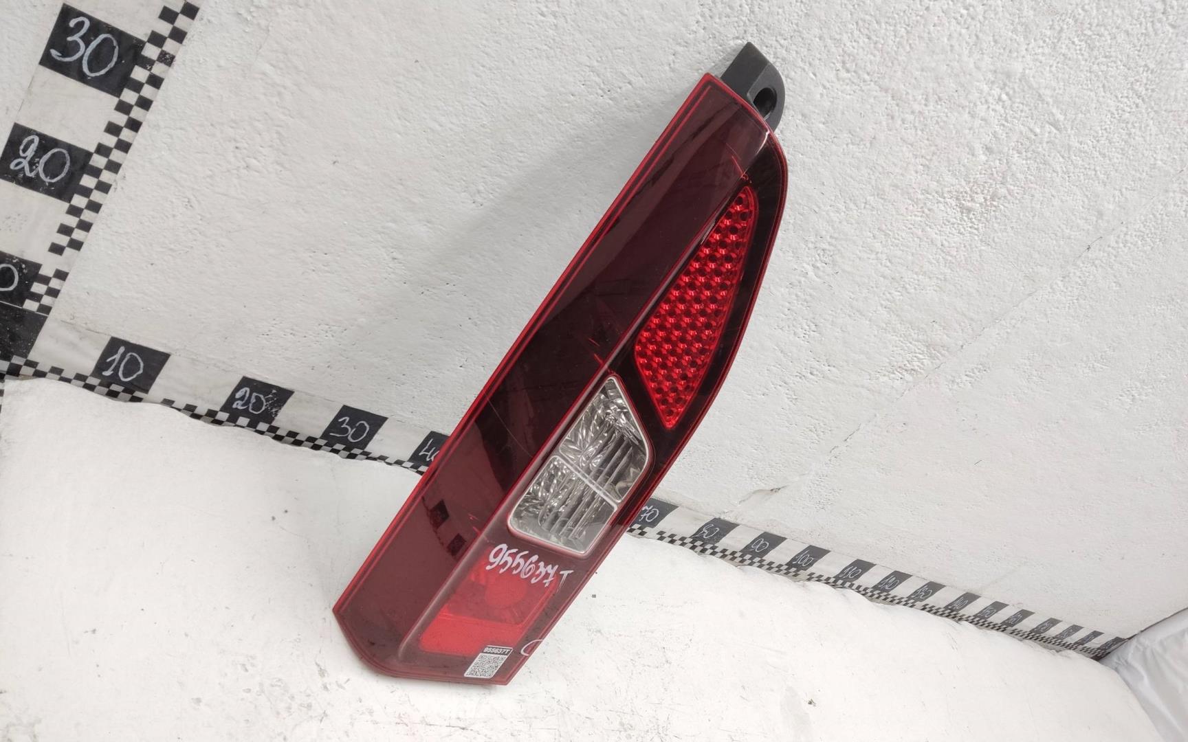 Фонарь задний наружный левый