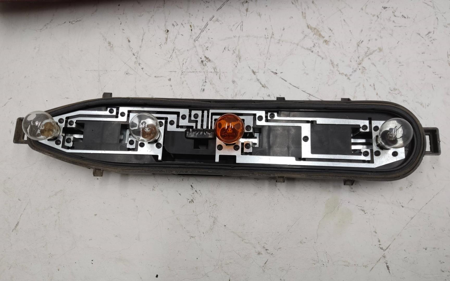 Фонарь задний наружный левый