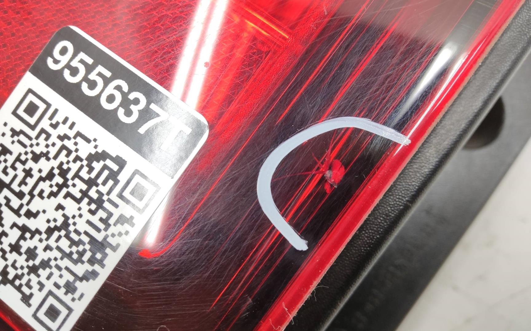 Фонарь задний наружный левый