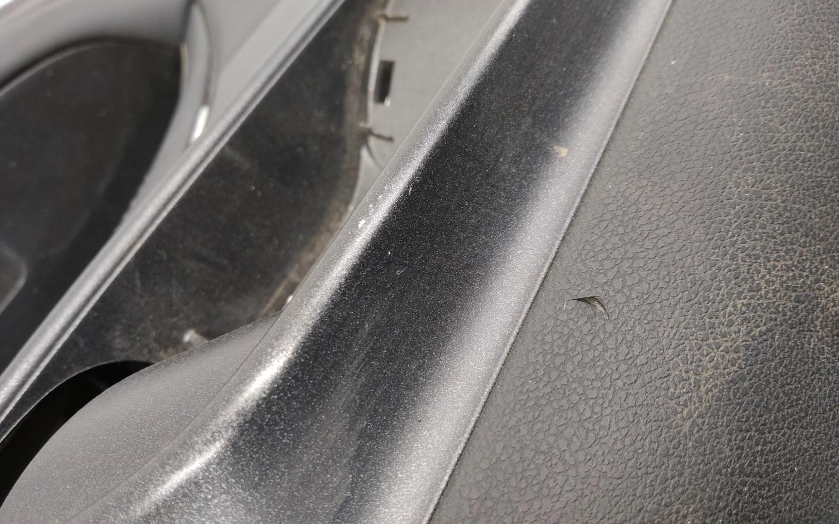 Обшивка двери передней правой