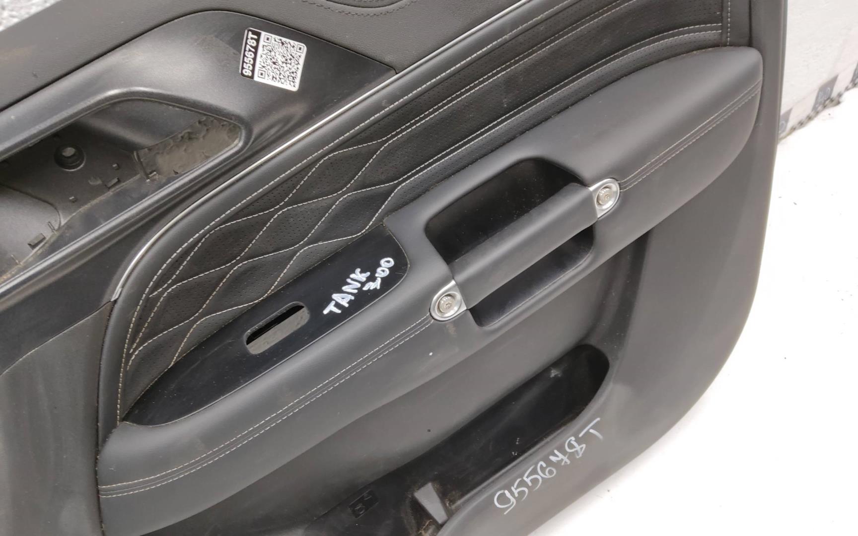 Обшивка двери передней правой