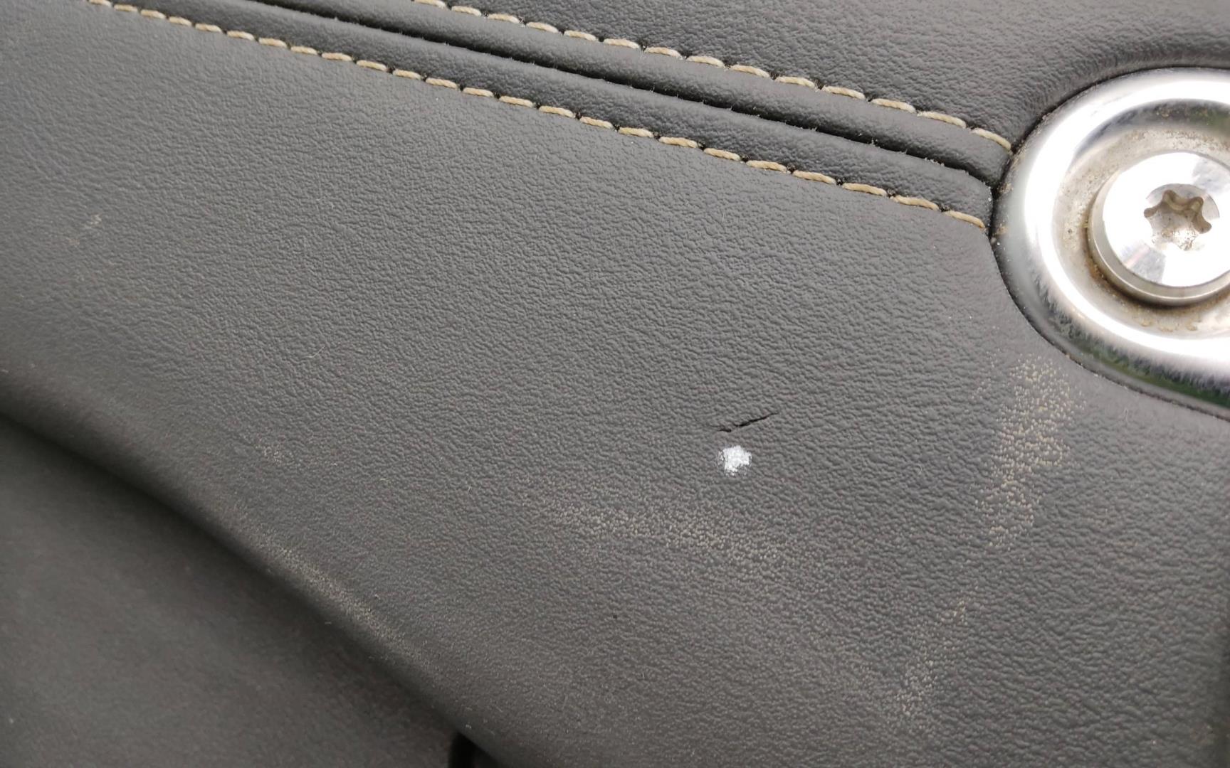 Обшивка двери передней правой