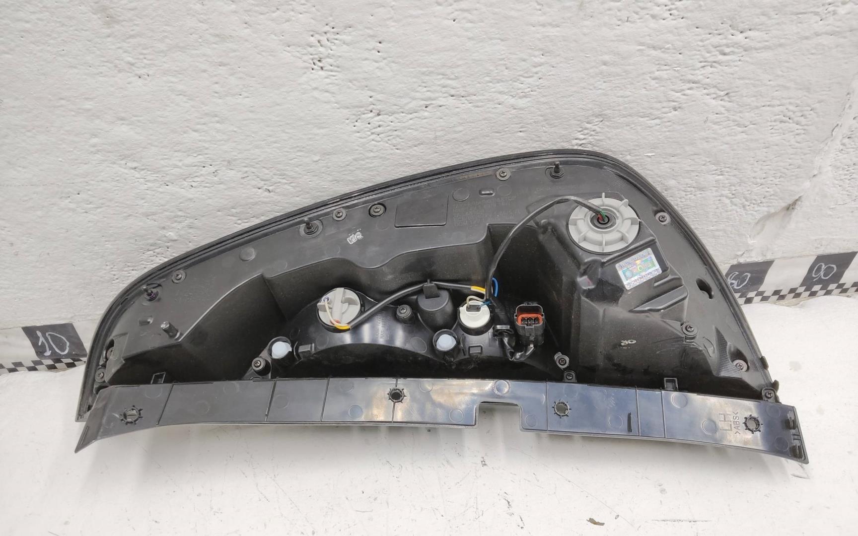 Фонарь задний левый