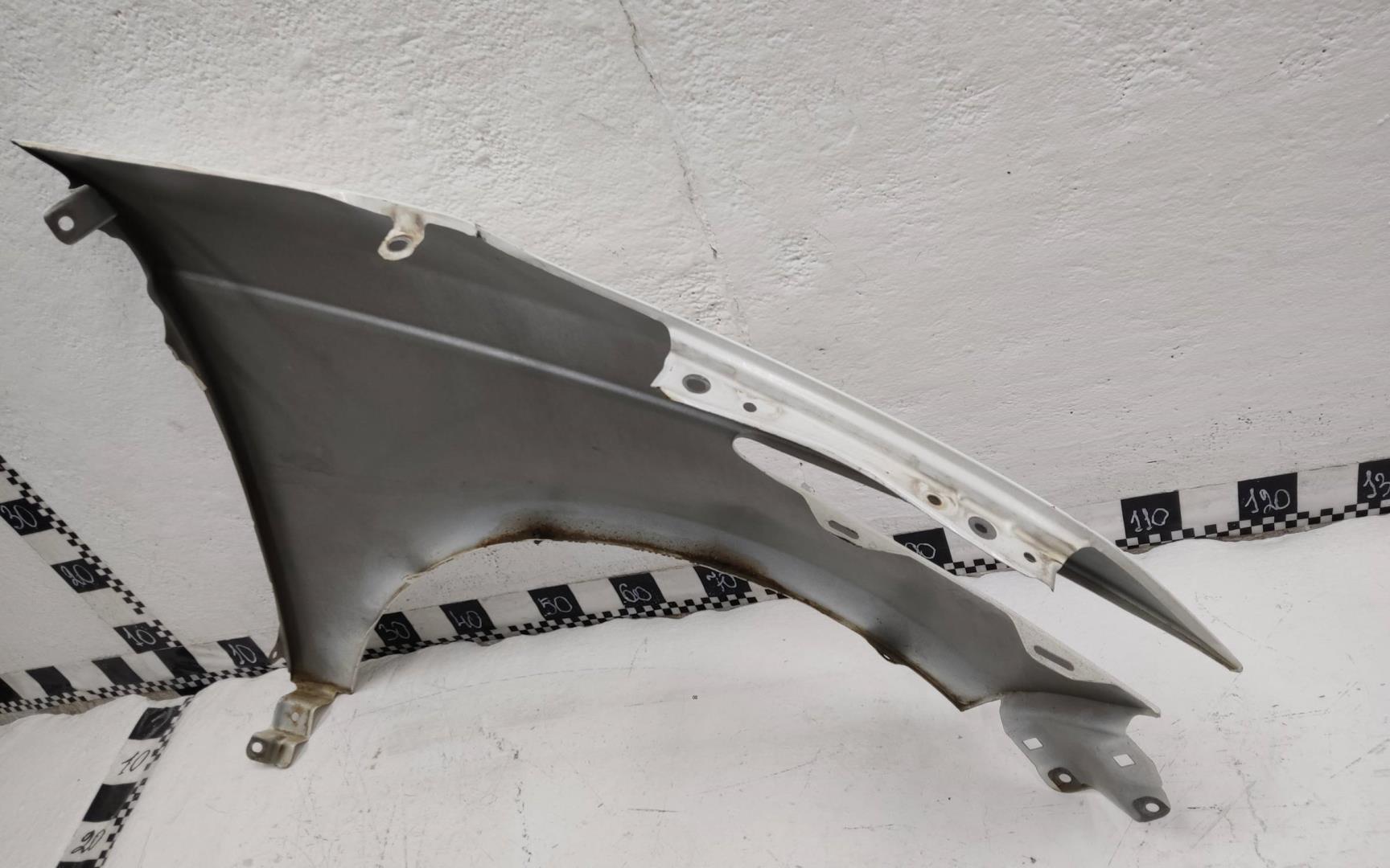 Крыло переднее левое