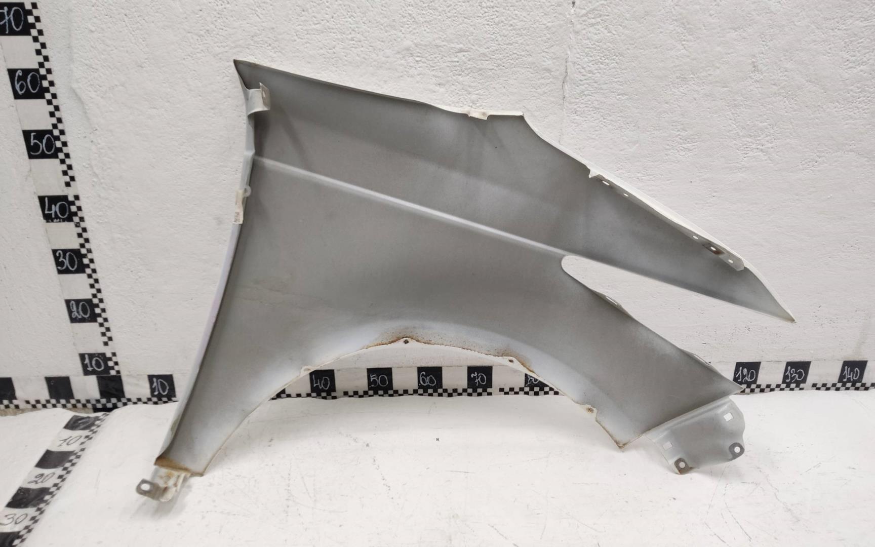 Крыло переднее левое