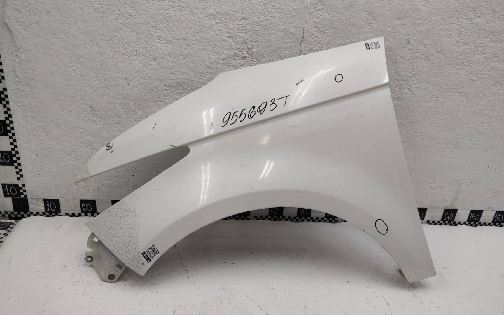 Крыло переднее левое