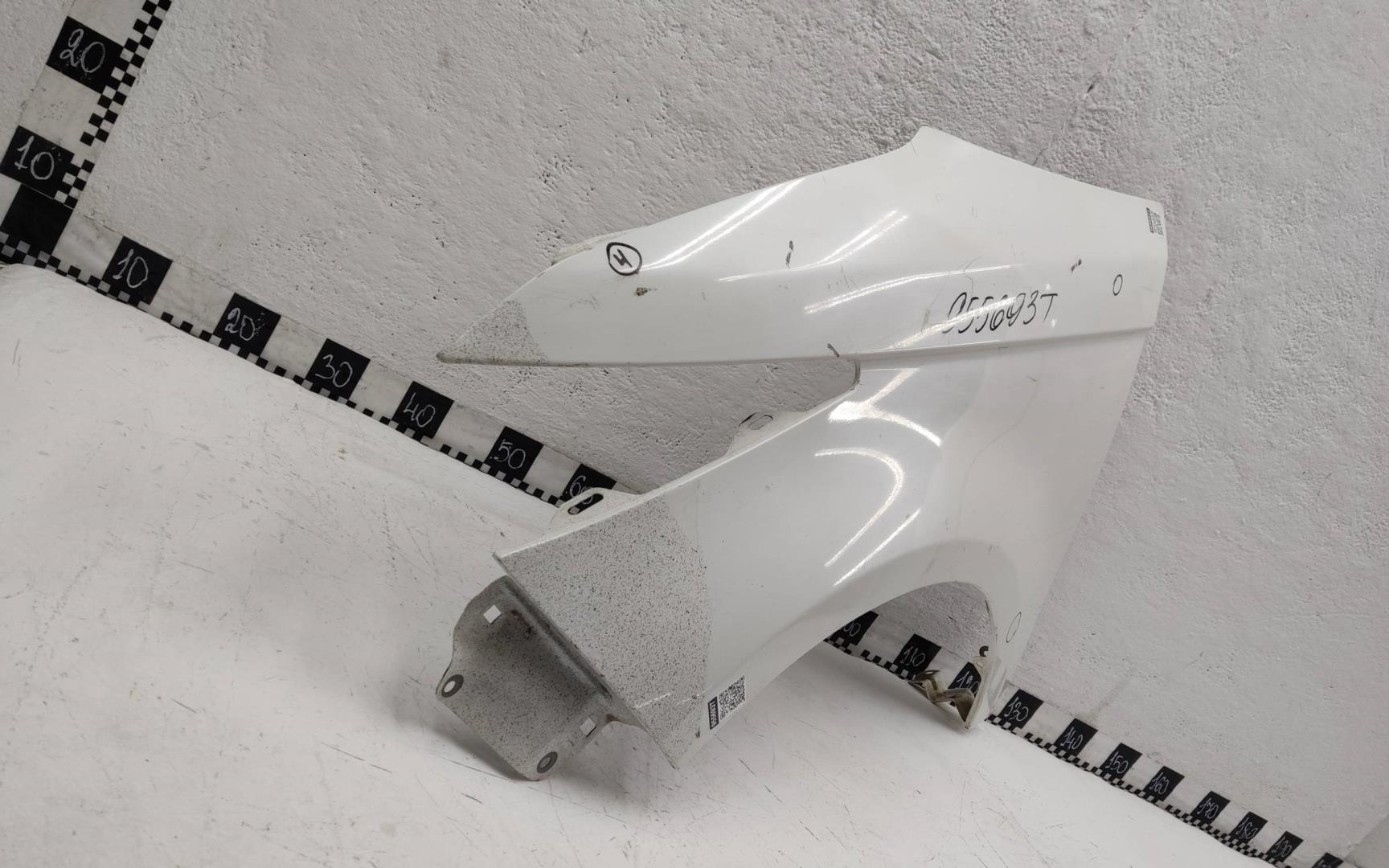 Крыло переднее левое