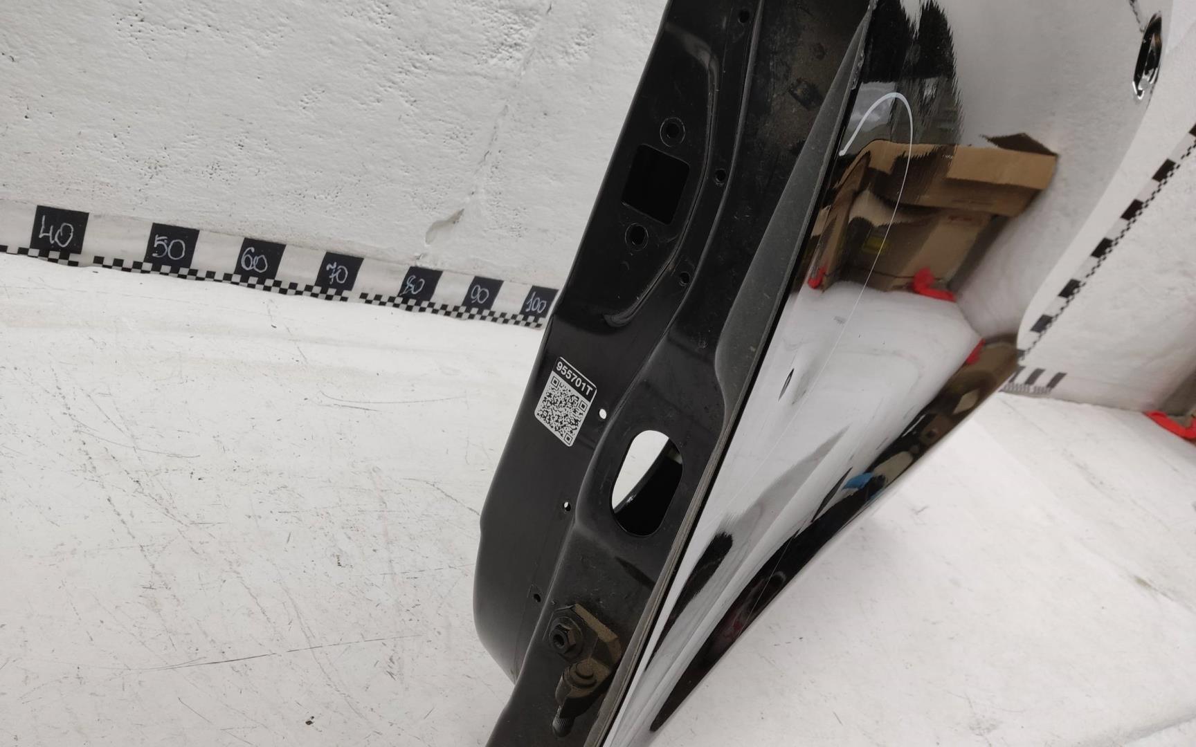 Дверь передняя левая