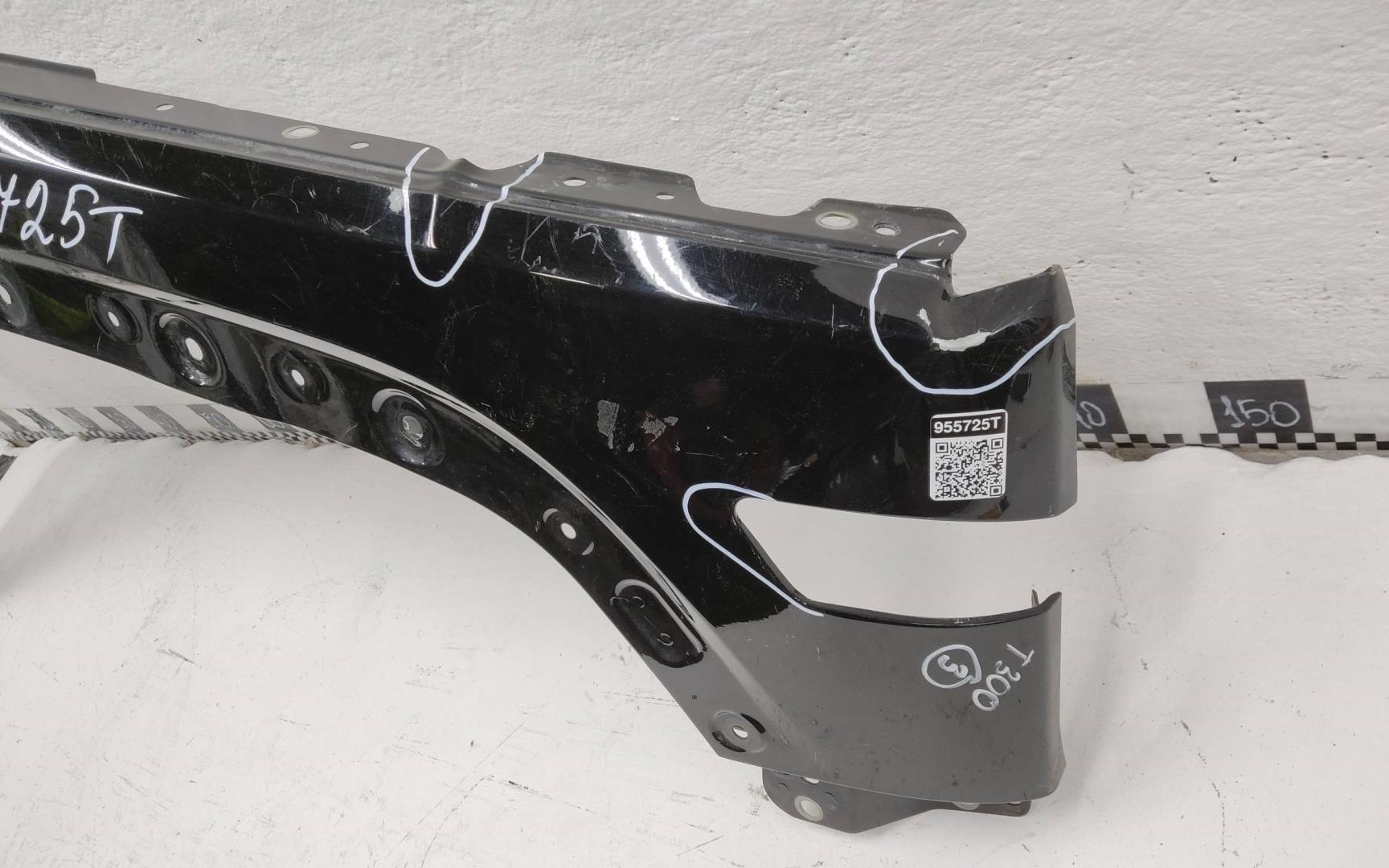 Крыло переднее правое