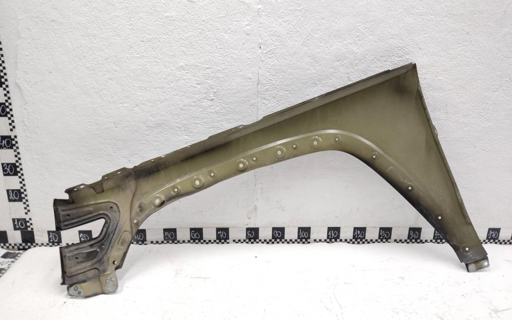 Крыло переднее правое