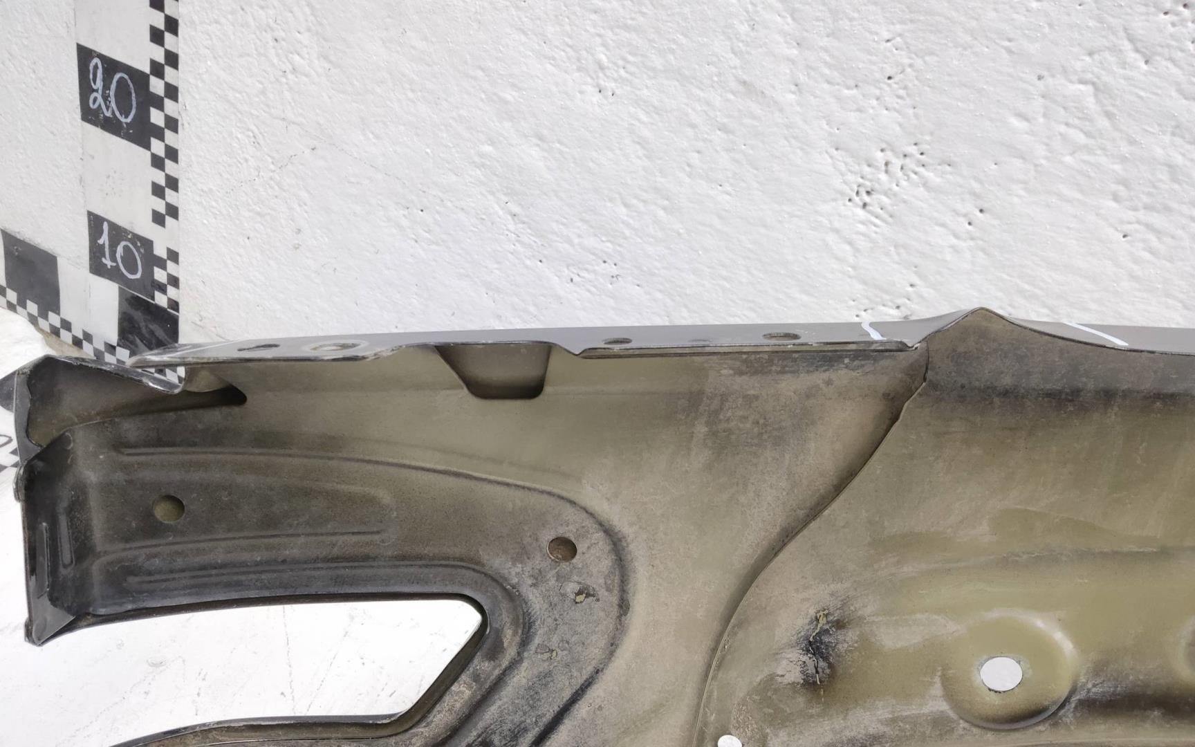 Крыло переднее правое