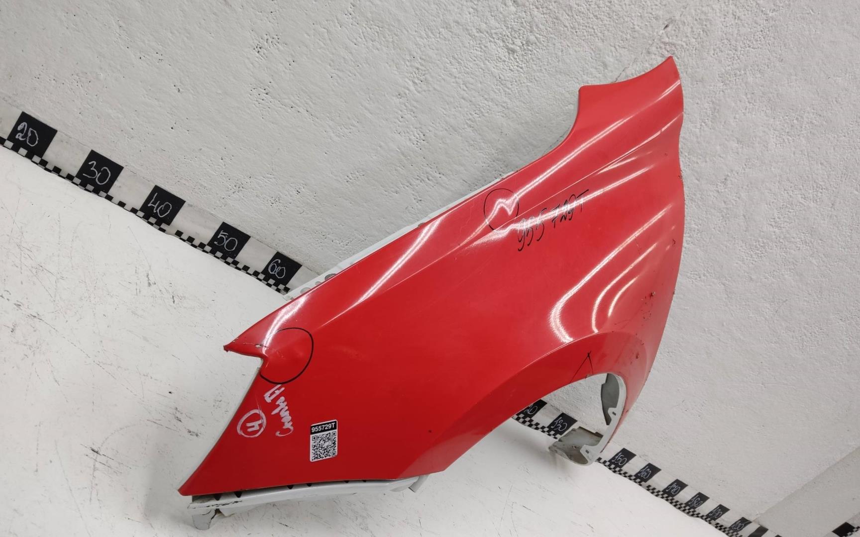 Крыло переднее левое