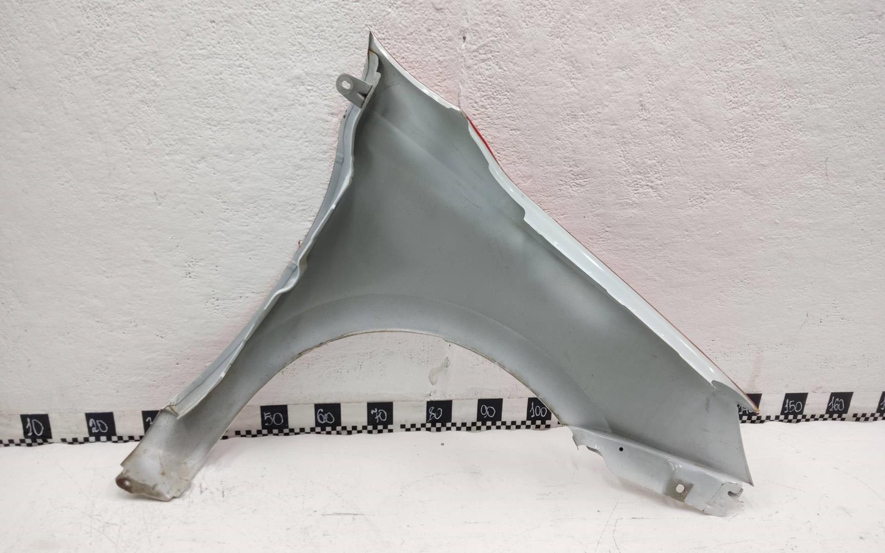 Крыло переднее левое