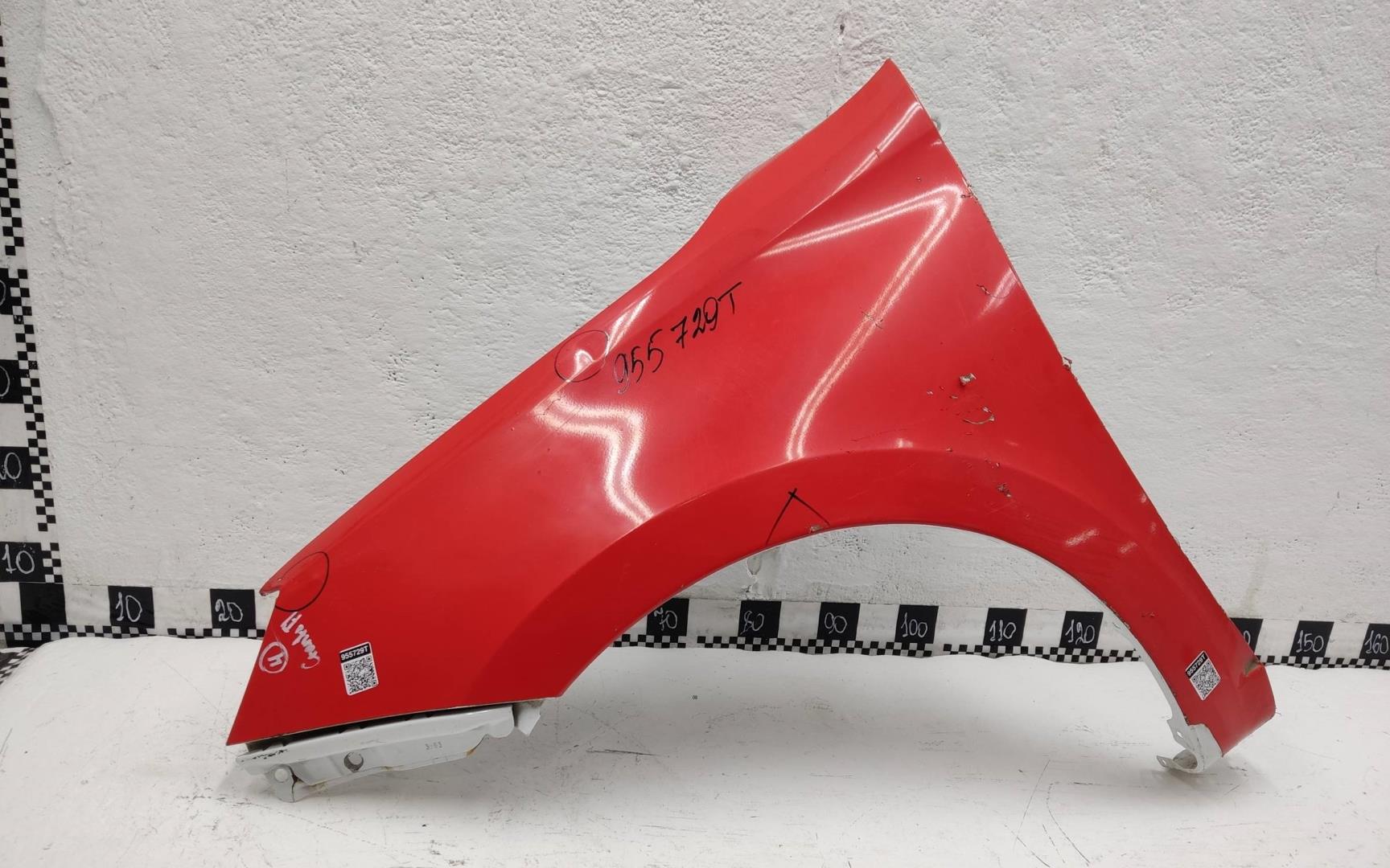 Крыло переднее левое