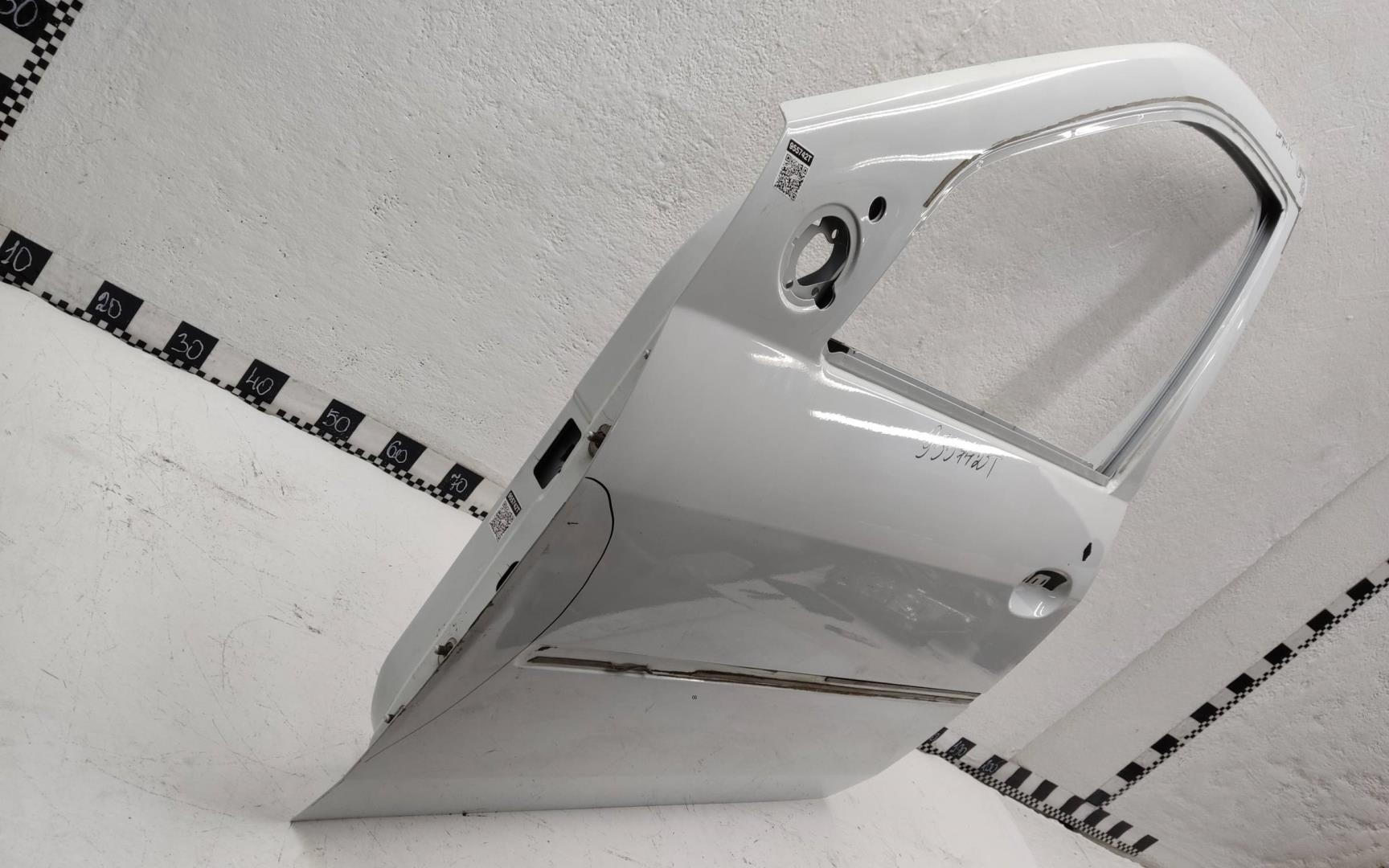 Дверь передняя левая