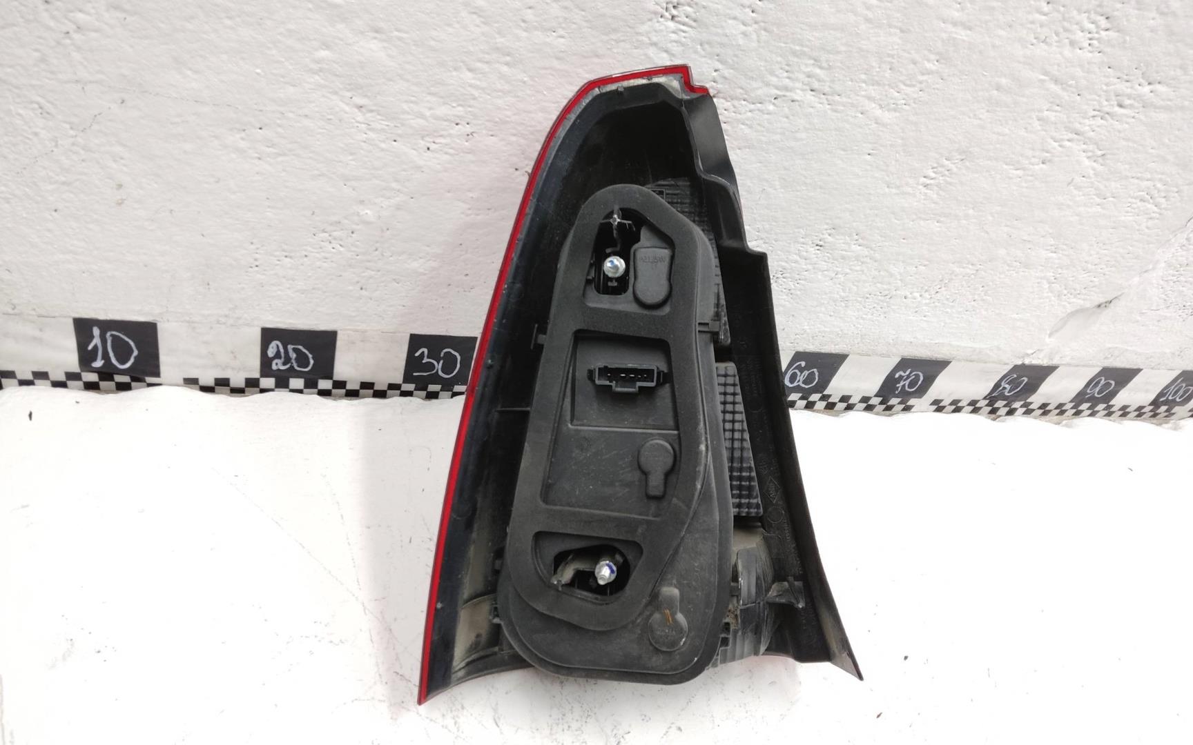 Фонарь задний правый