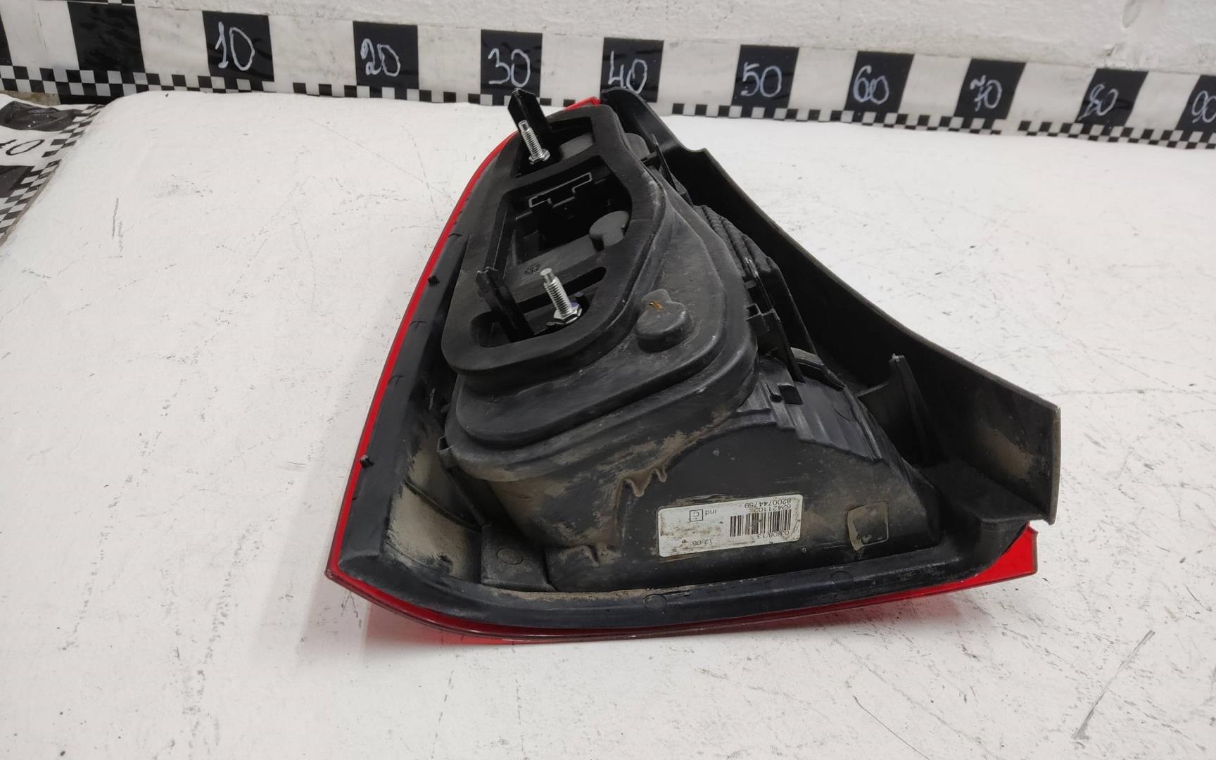 Фонарь задний правый