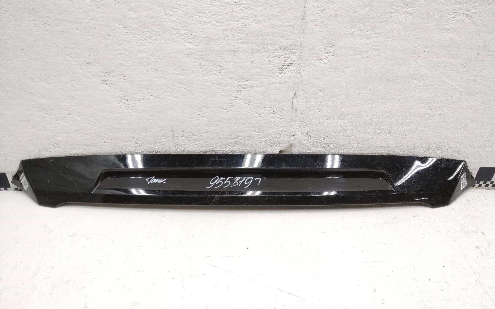 Накладка на капот